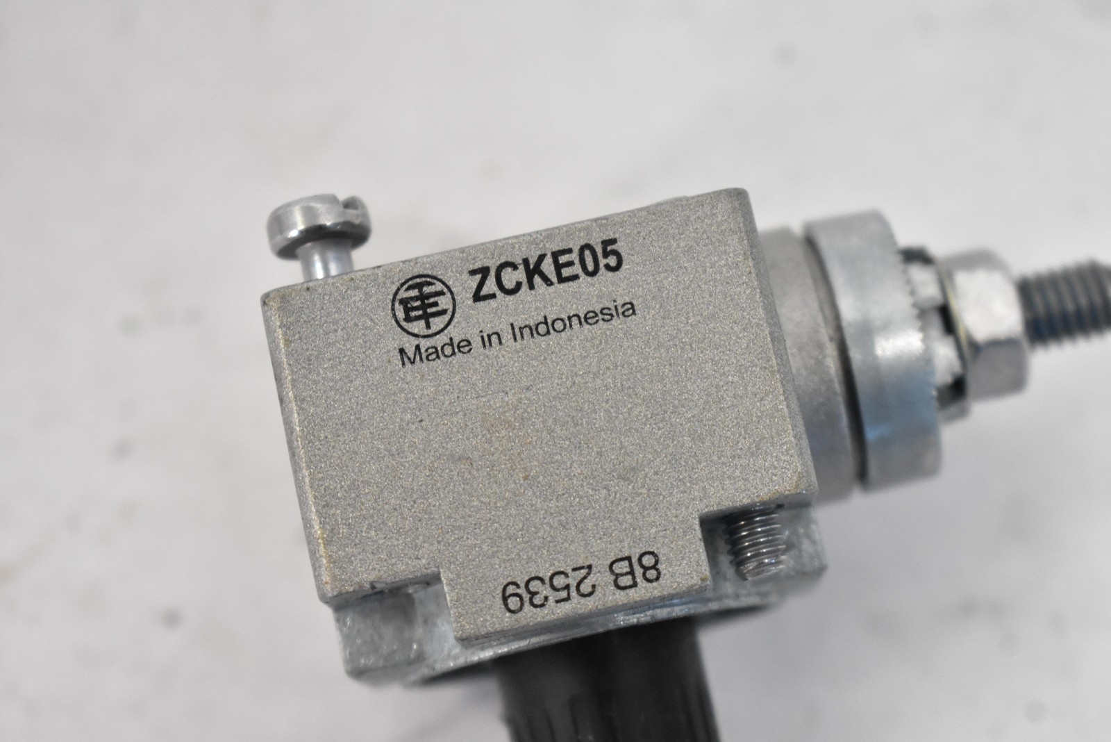 Telemecanique ZCKE05 Limit Switch Rotary Operator Head Gray Metal Indonesia