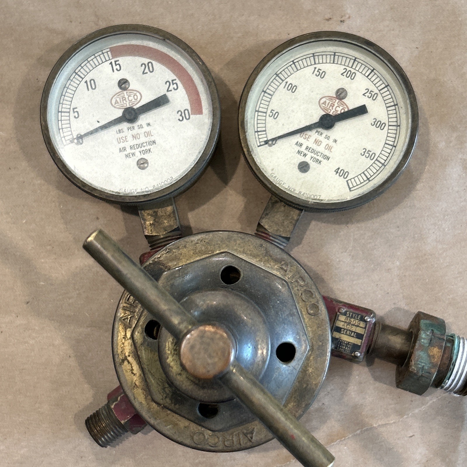 AIRCO BRASS ACETYLENE PRESSURE REGULATOR # 8509 US GUAGE OXYGEN REGULATOR PAIR