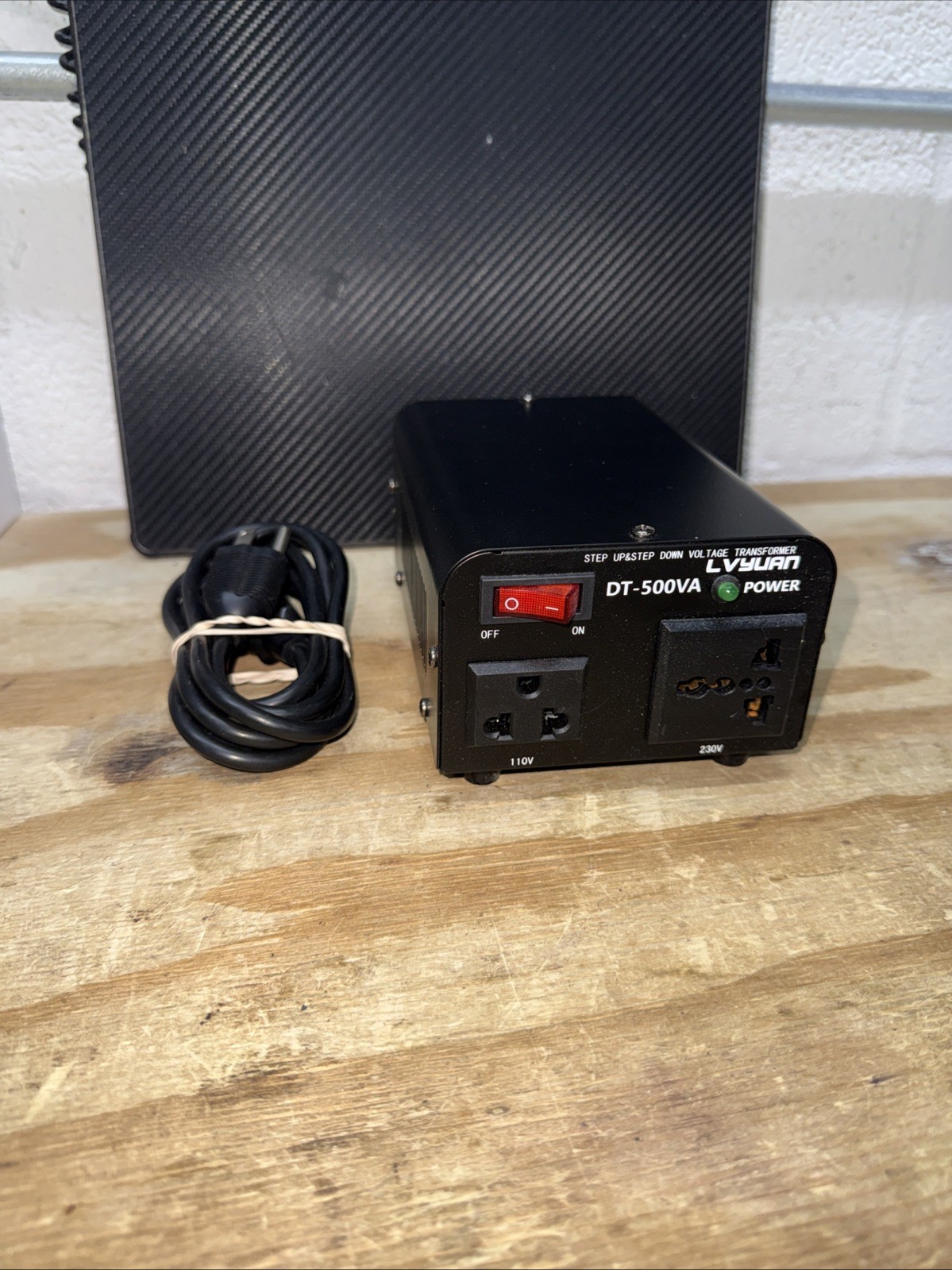 LVYUAN Step Up & Step Down Voltage Transformer 110 V / 230 V DT-500VA