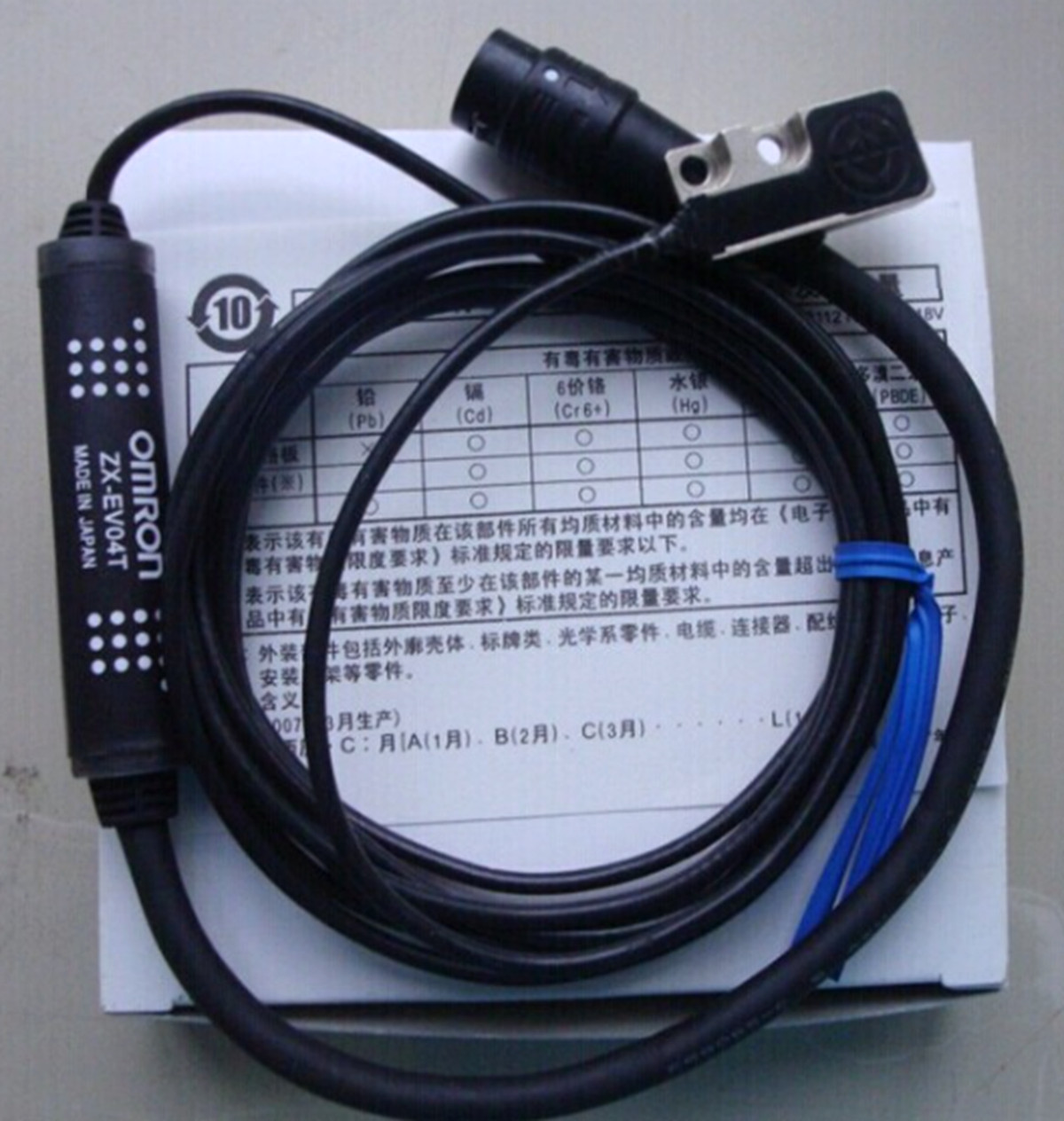 OMRON ZX-EV04T laser sensor New In Box