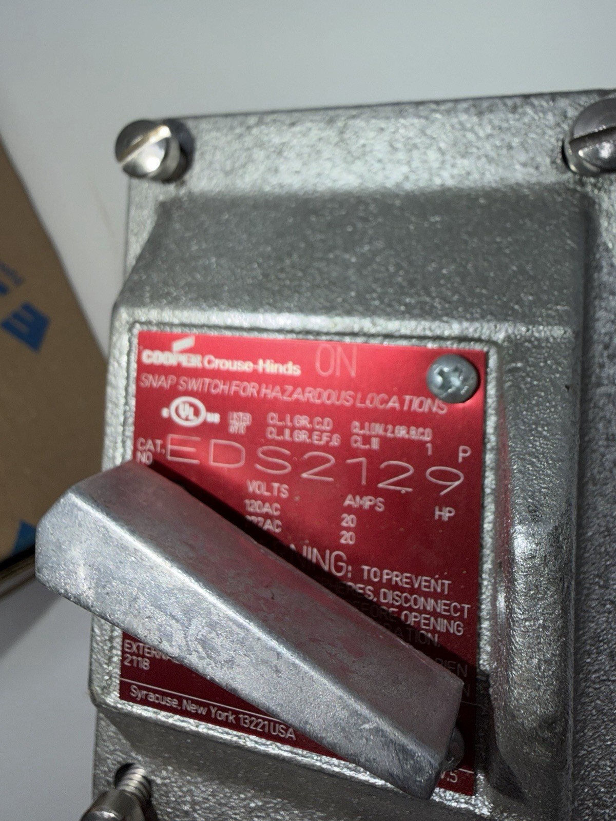 Eaton Crouse-Hinds EDS2129 Explosion Proof Snap Switch 20A 120-277V New in Box