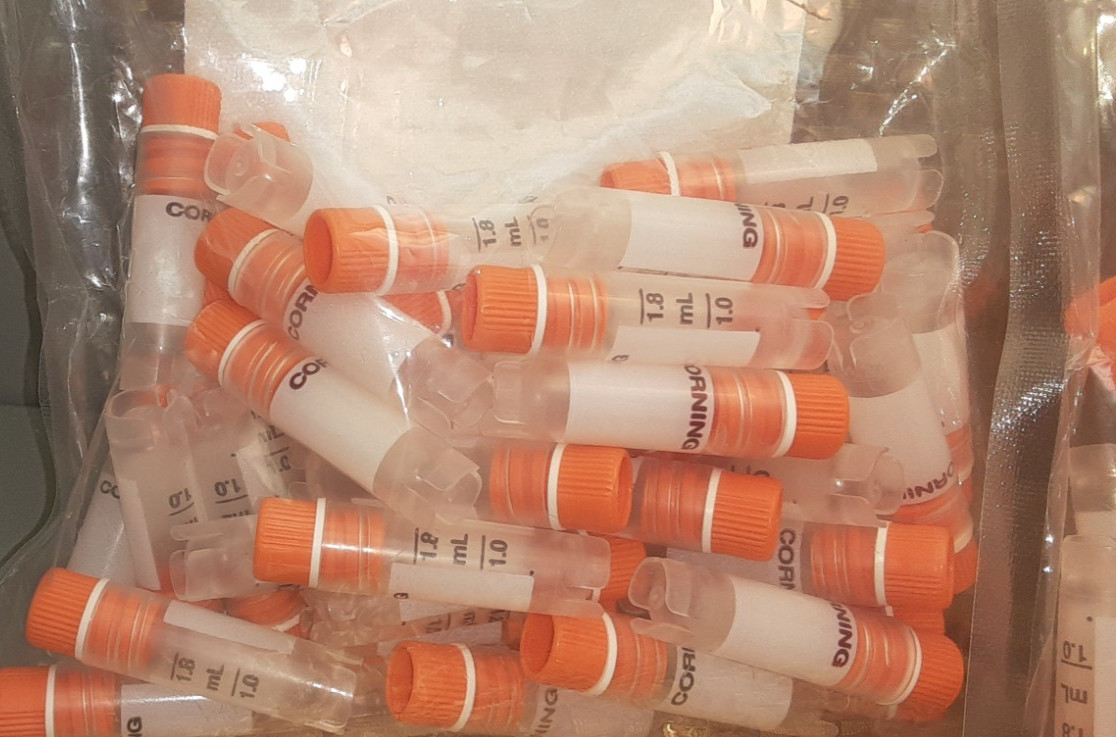 Corning assorted 2mL Cryogenic Vials (85)