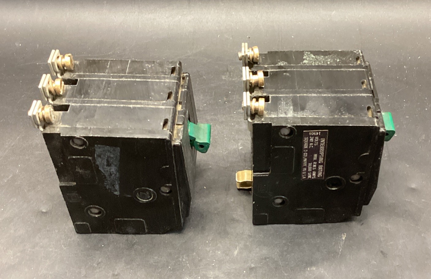 Lot Of 2 Square D Q0B330 30Amp 3 Pole 240v Circuit Breaker Used