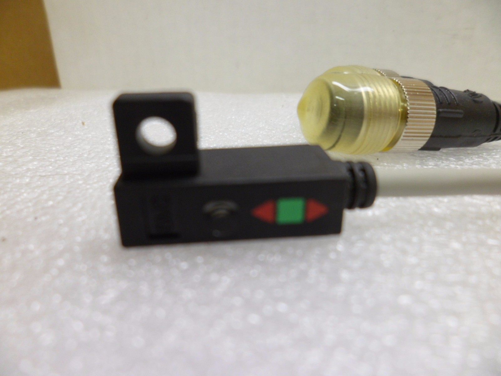 SMC D-J79W-111G PROXIMITY SWITCH/SENSOR W/ INDICATOR LIGHT 12-24VDC LOT OF 2 NOS