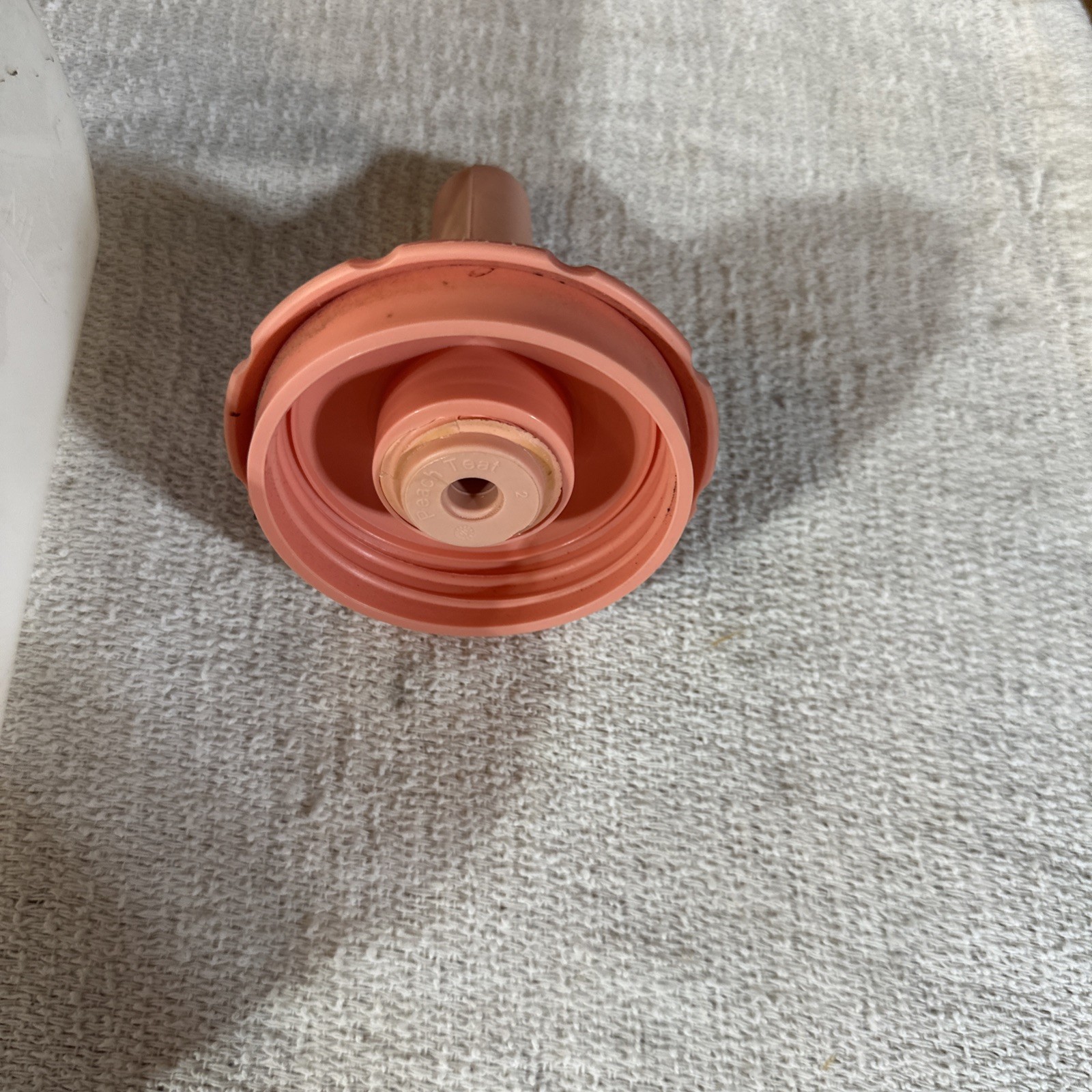 Peach Teats 2 Qt Calf Bottle Feeder with Peach Teat Nipple Never Used. 3 Pint