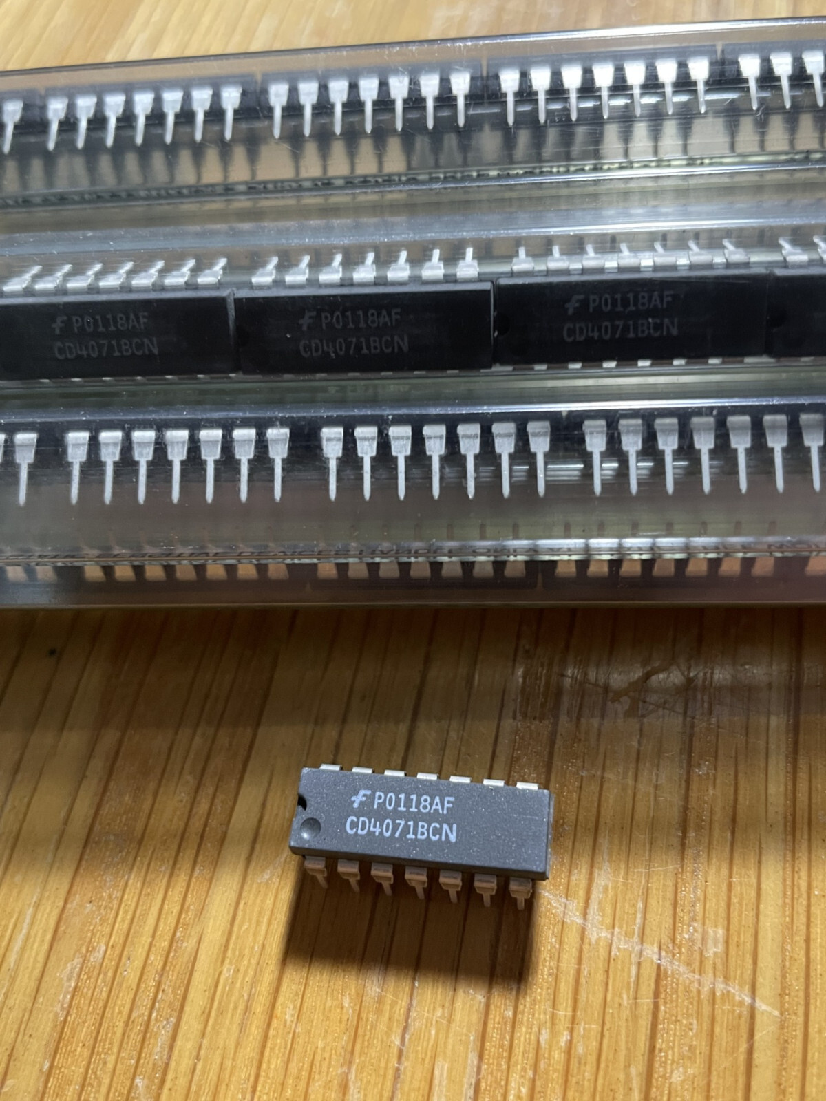 A lot of TEN (10) CMOS ICs CD40xxBE, HEF40xxBF, MC40xx, TC40xxBP, 14 pins DIP.