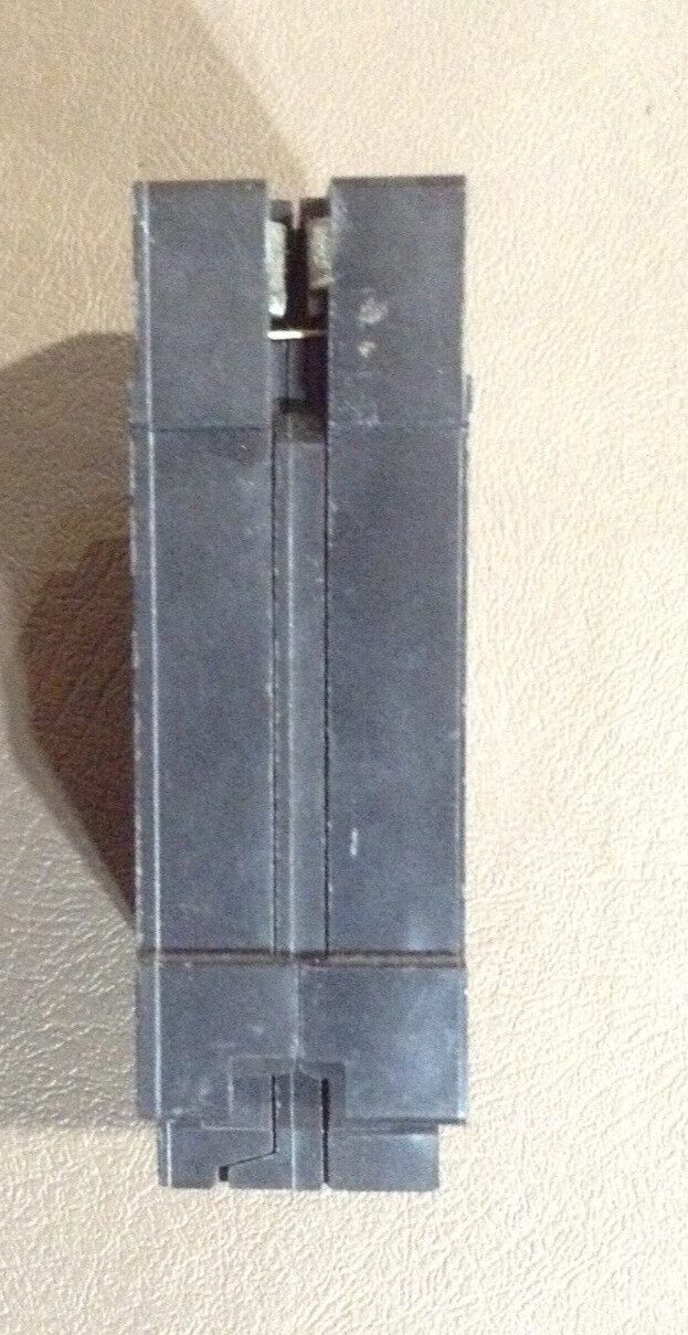 SQUARE D HOMT3020 TANDEM CIRCUIT BREAKER 1-POLE 30A, 1-POLE 20A 120/240V