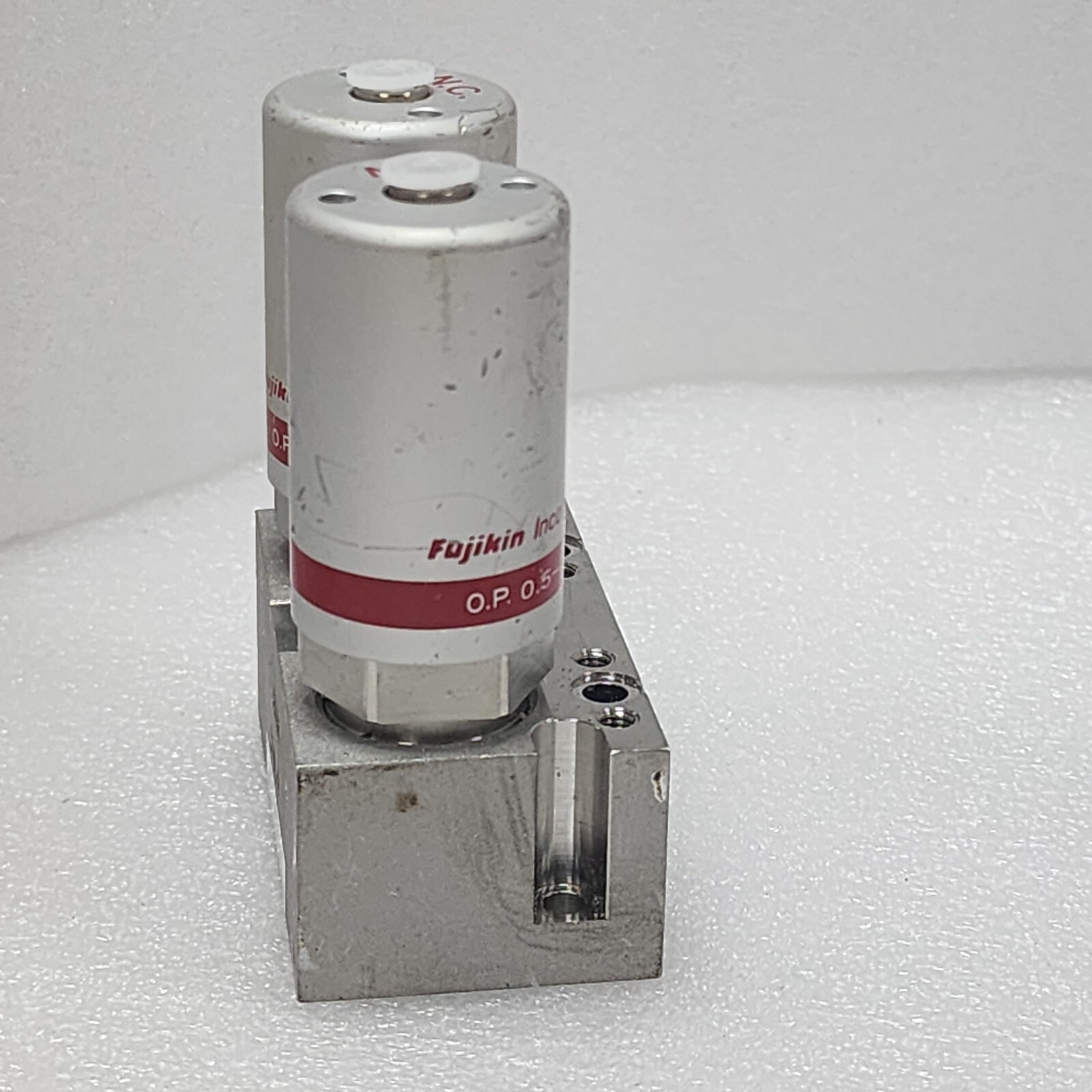 Lam 766-190106-326 Rev B, Fujikin 2×0.5~0.6 MPa Valve Assy,Used,Jp+97213