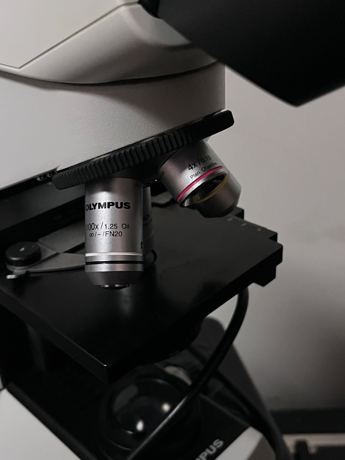 Olympus CX22RFS1 Laboratory Microscope With 4x, 10x, 40x, 100x Objectives