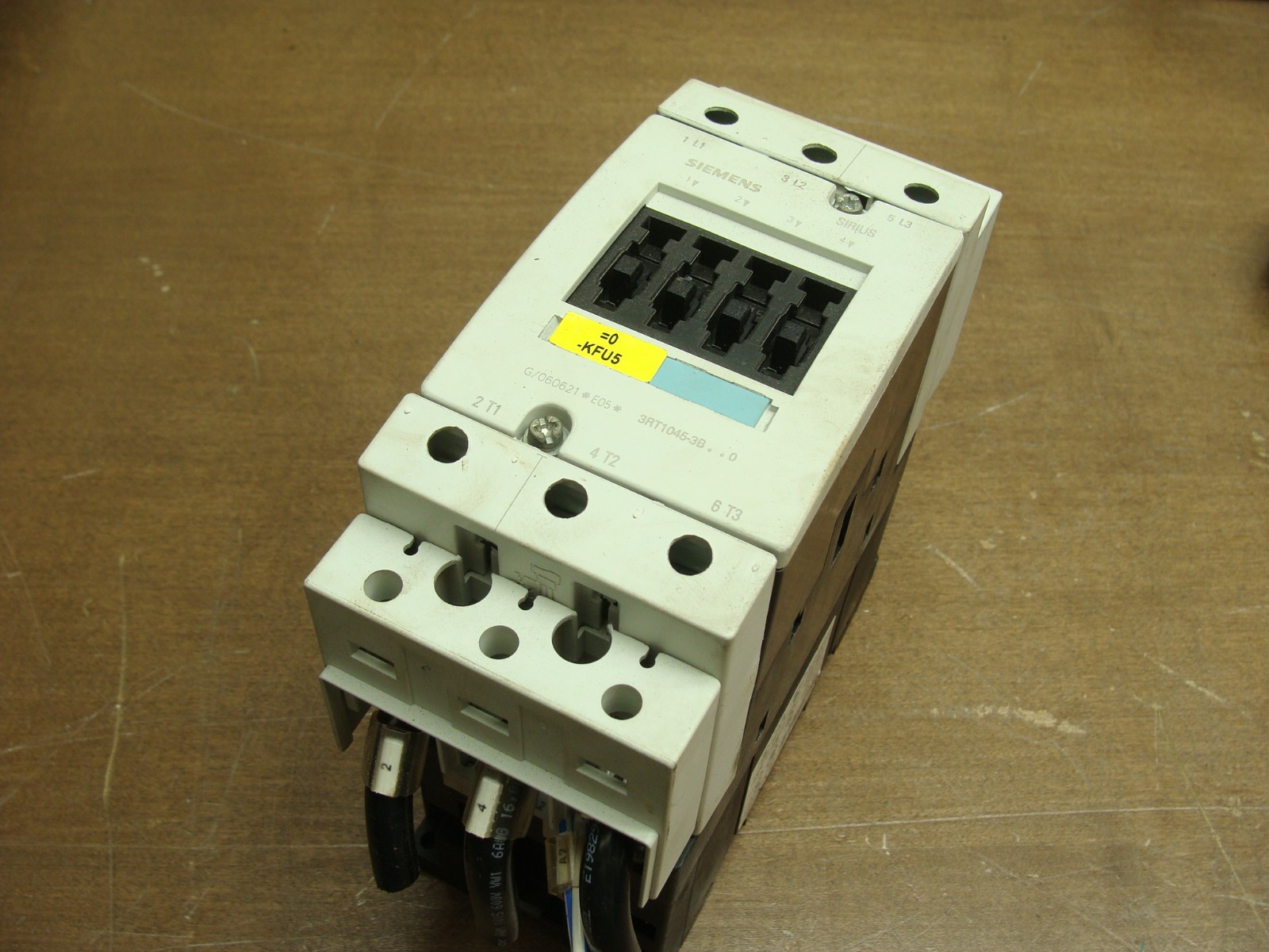 SIEMENS POWER CONTACTOR 3RT1045-3BB40 W/SURGE SUPPRESSOR SIEMENS 3RT1926-1BB00