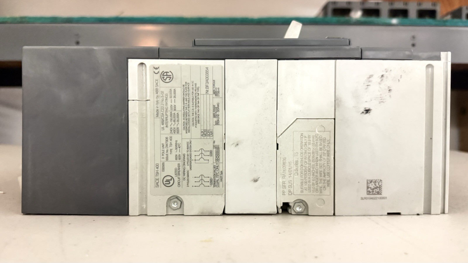 ABB SACE Tmax TSH 400 400A 3-Pole AC 301-350V Bolt-On On/Off Breaker