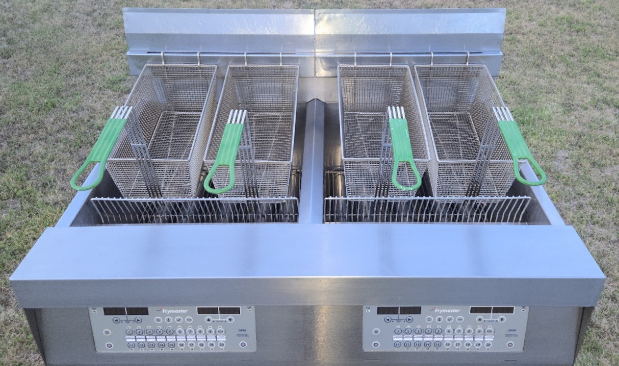 Frymaster Double Fryer Model#: FPLHD265GNC, Natural Gas, Filtration! Xtra Clean!