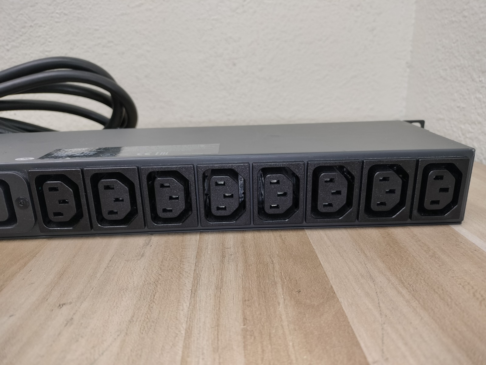 Tripp-Lite PDUNV PDU 16A 120-240V Series AGIB24016RMPDU