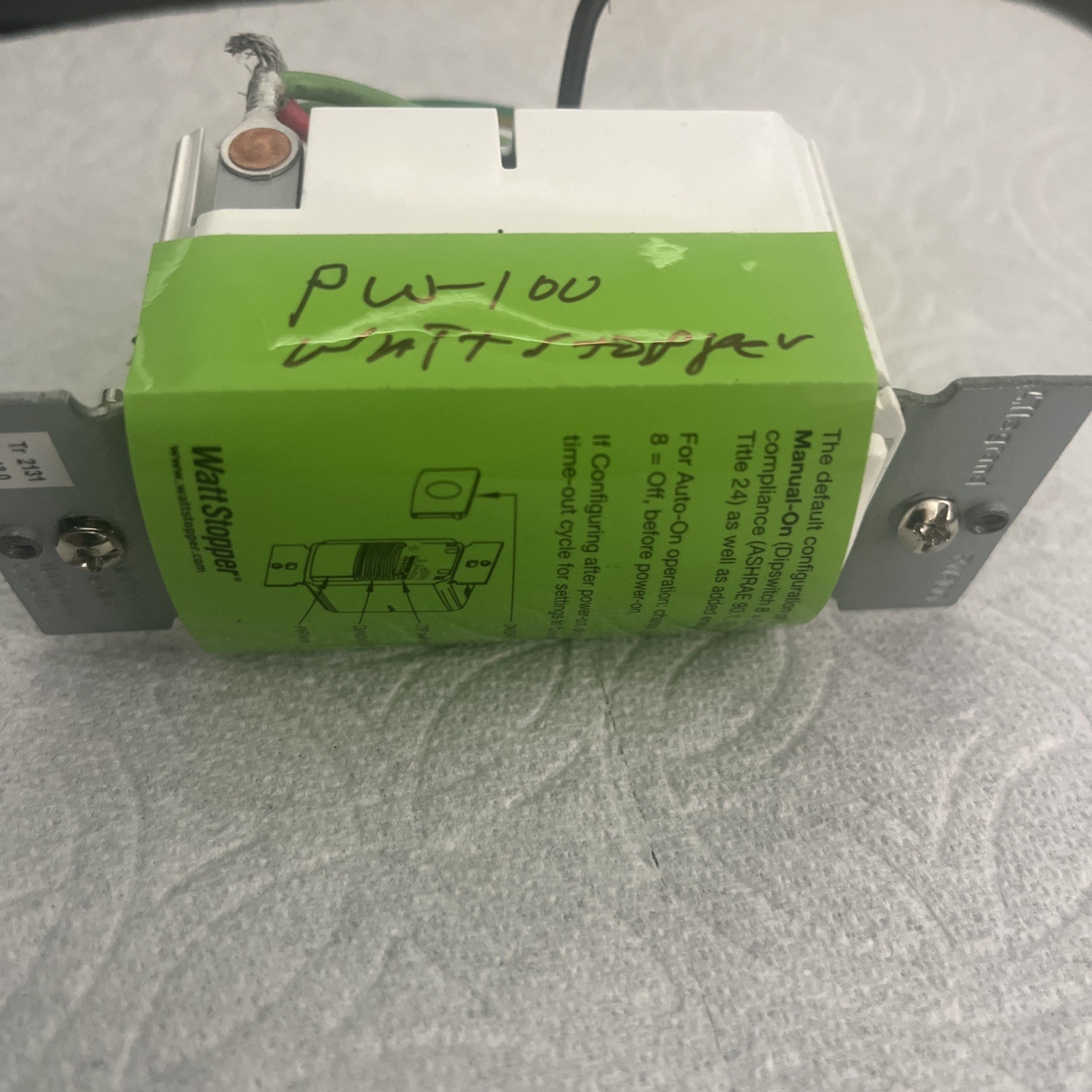 WATT STOPPER PW-100-W PIR WALL SWITCH SENSOR 800120V WHITE BRAND NEW OPEN BOX