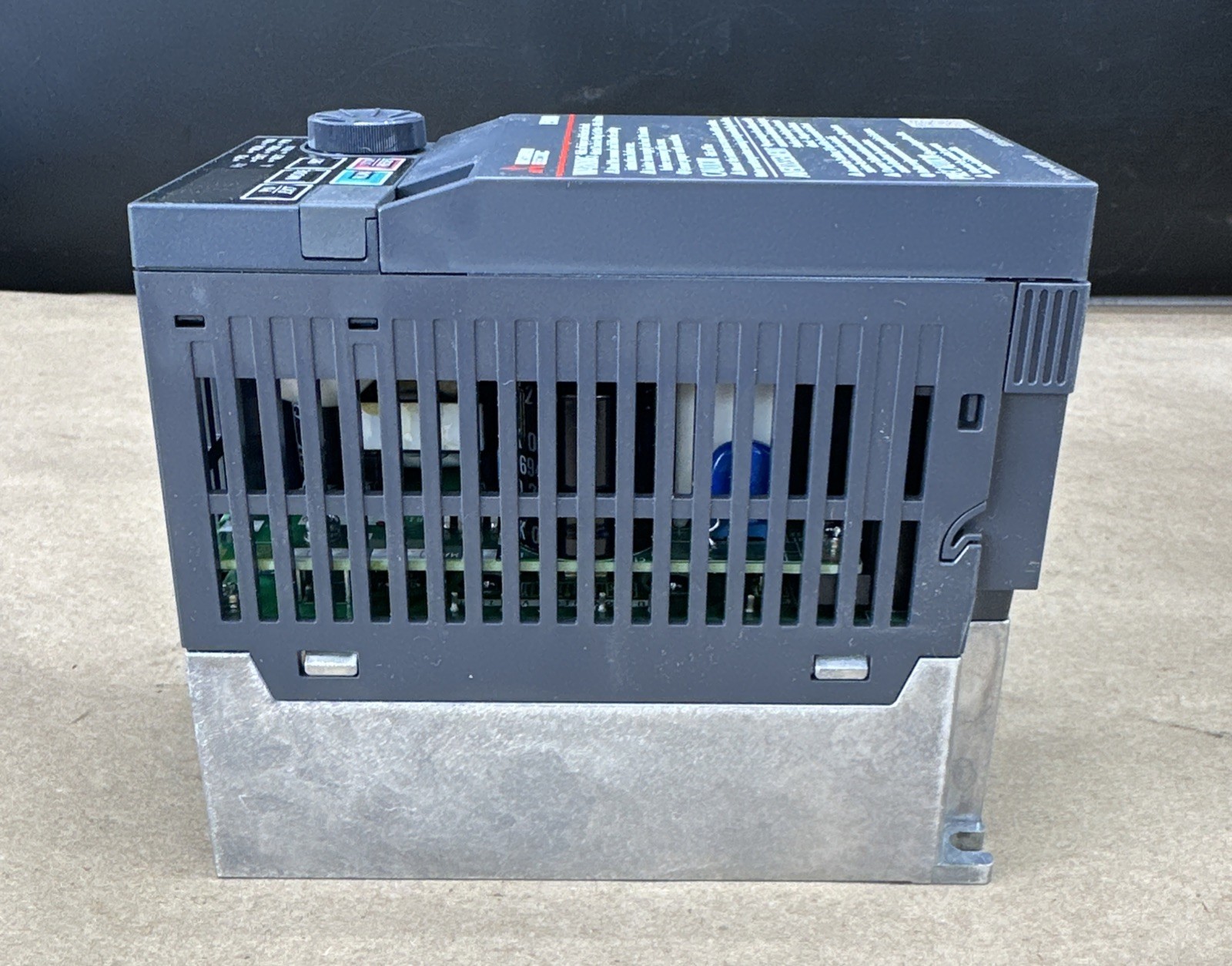 MITSUBISHI FR-E820-0030-5-60 3~Ph Inverter VSD/VFD 0.4kW/0.5HP – NEW SURPLUS