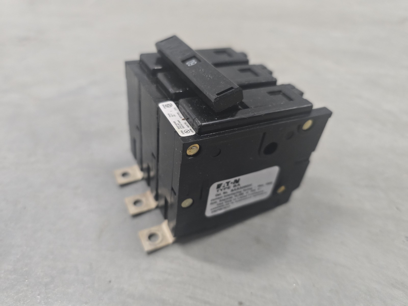 EATON Cutler-Hammer 60 Amp 3 Pole Bolt-On Circuit Breaker – BAB3060H