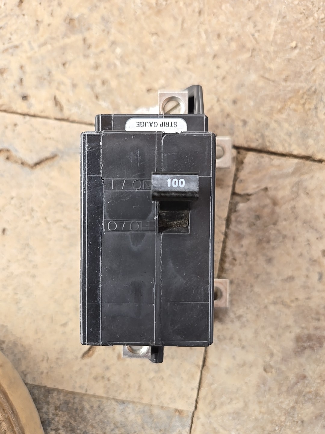 Square D QOM100VH8106 22kA 2Pole 100A 120/240V QOM1 Bolt On Main Circuit Breaker