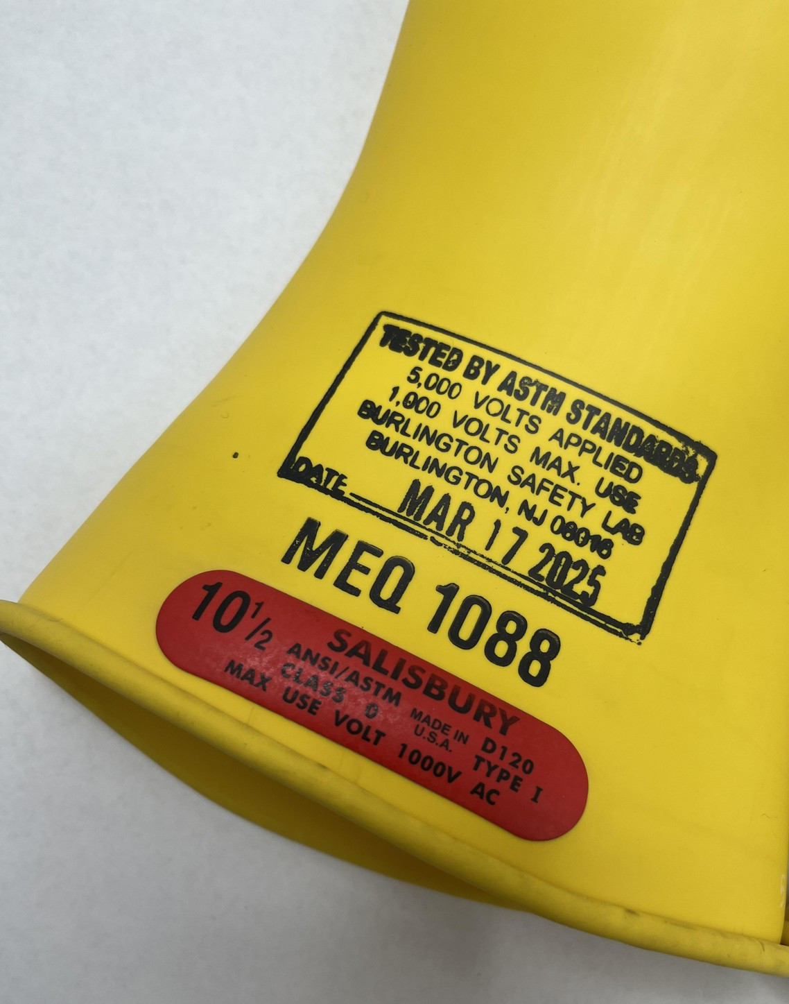 Salisbury D120 Class 0 1000V Rubber Insulating Gloves 10-1/2 Yellow USA Pair