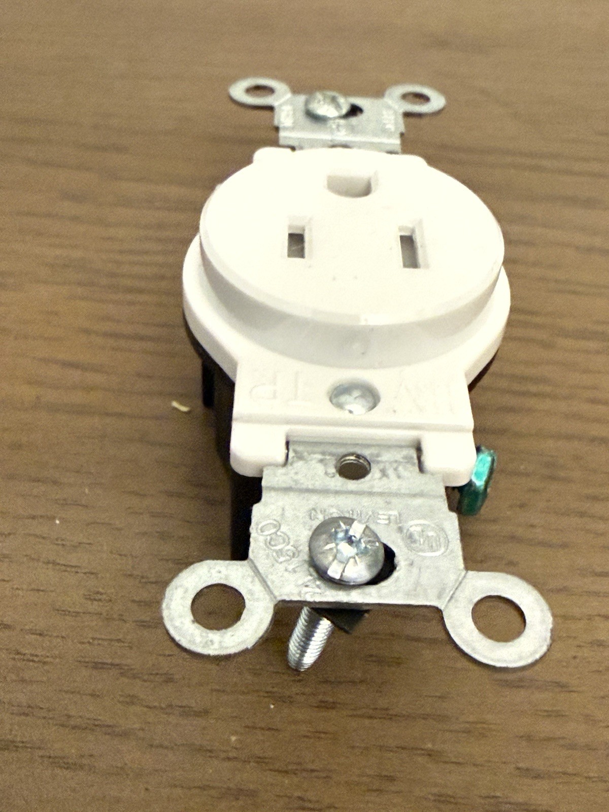 New Leviton 5015-W Single Receptacle White Back Side Wired GRD 15A-125V Spec