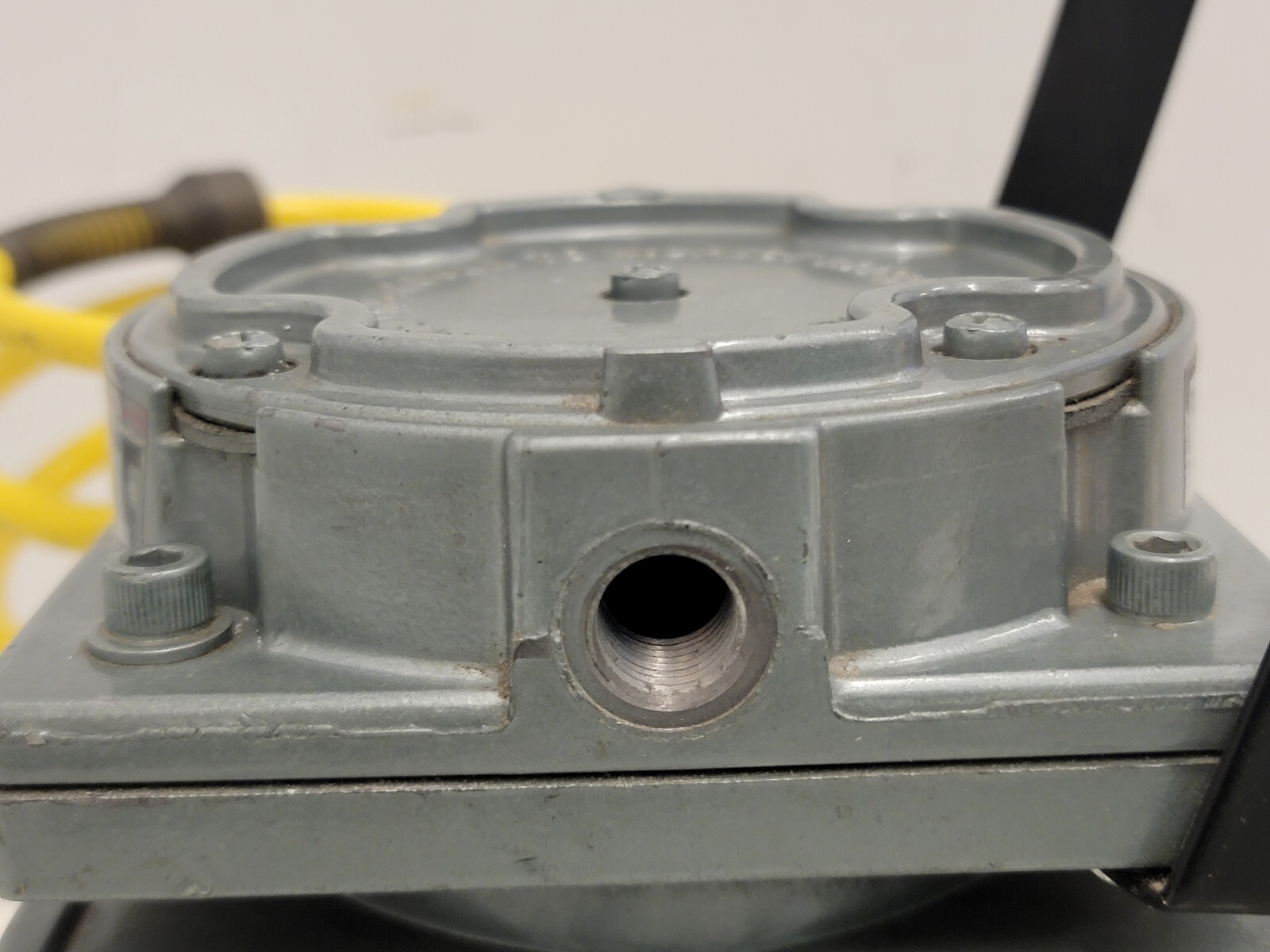 Gast MFG. Corp DOA-P161-AA Diaphragm Compressor or Vacuum Pump W/ Hose