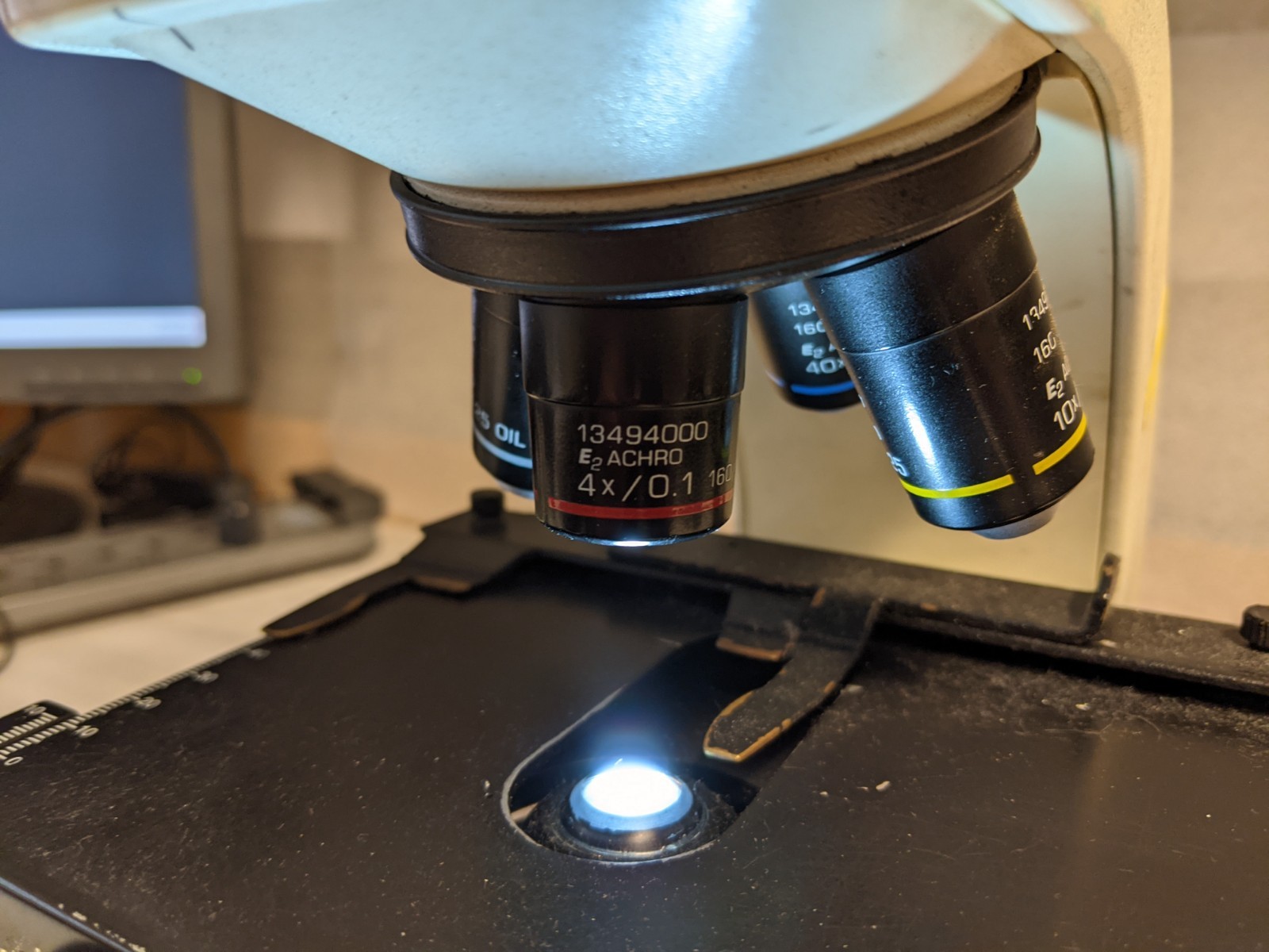 Leica CME Microscope 1349521X with Objectives 4x, 10x, 40x, 100x & Condenser