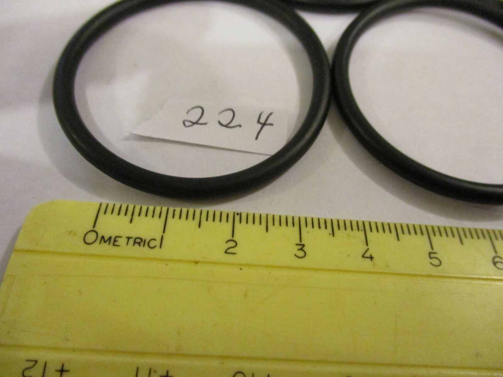 224 O-ring 1-3/4″ ID x 2″ OD x 1/8″ thick. Buna-70. Quan 2.