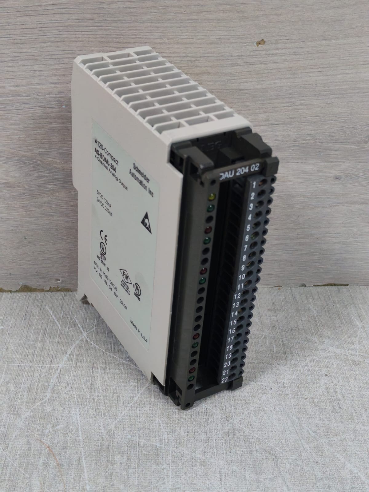 SCHNEIDER A120-COMPACT AS-BDAU-204 4 CHANNEL ANALOG OUTPUT