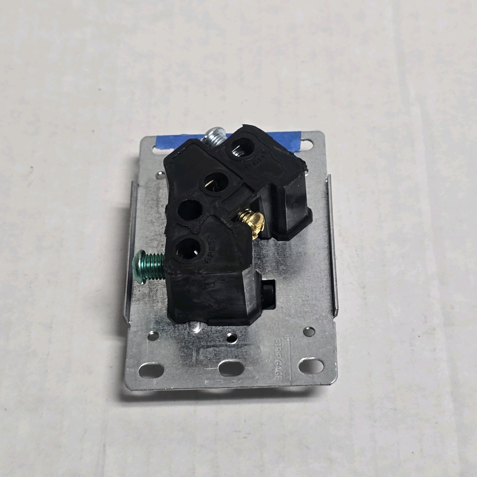 Leviton 30 amps 125 volt Black Outlet TT-30R 7313 Power Receptacle Flush Mount