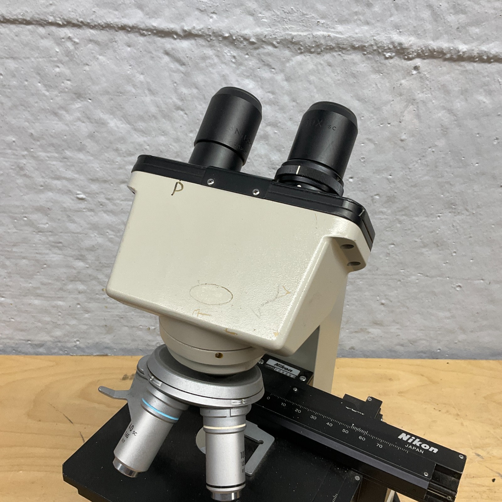 Nikon SC Compound Microscope W/ Objectives, Eyepieces Tested and Working