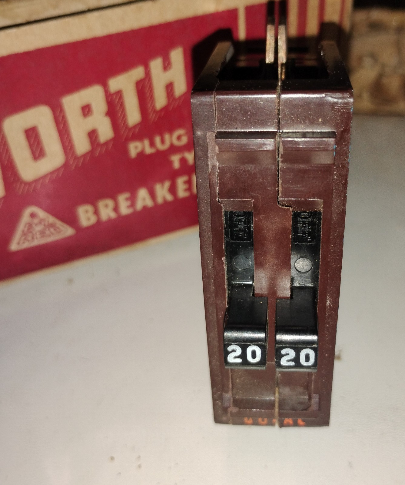Wadsworth 20 Amp Single-Pole Circuit Breaker – Metal Feet – Type B -Tandem – NOS