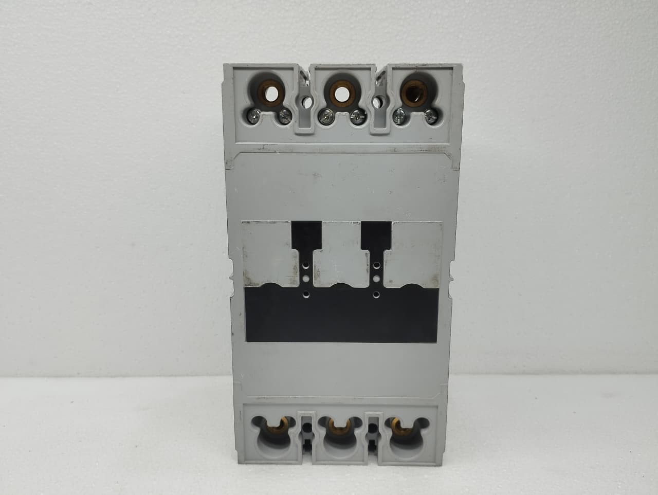 UCB 400S Hyundai Circuit Breaker 3P 400A 690V New 1PC