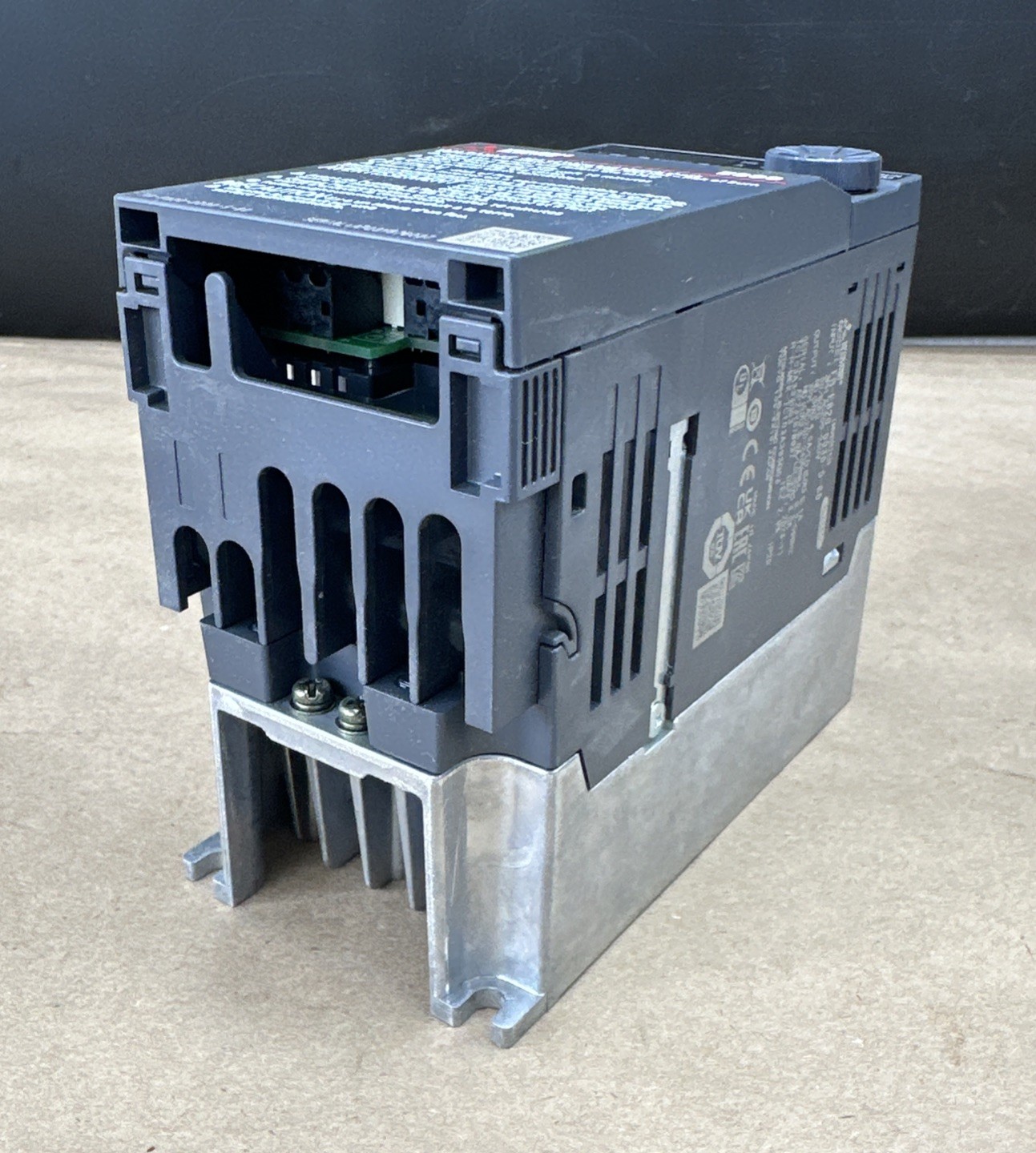 MITSUBISHI FR-E820-0030-5-60 3~Ph Inverter VSD/VFD 0.4kW/0.5HP – NEW SURPLUS