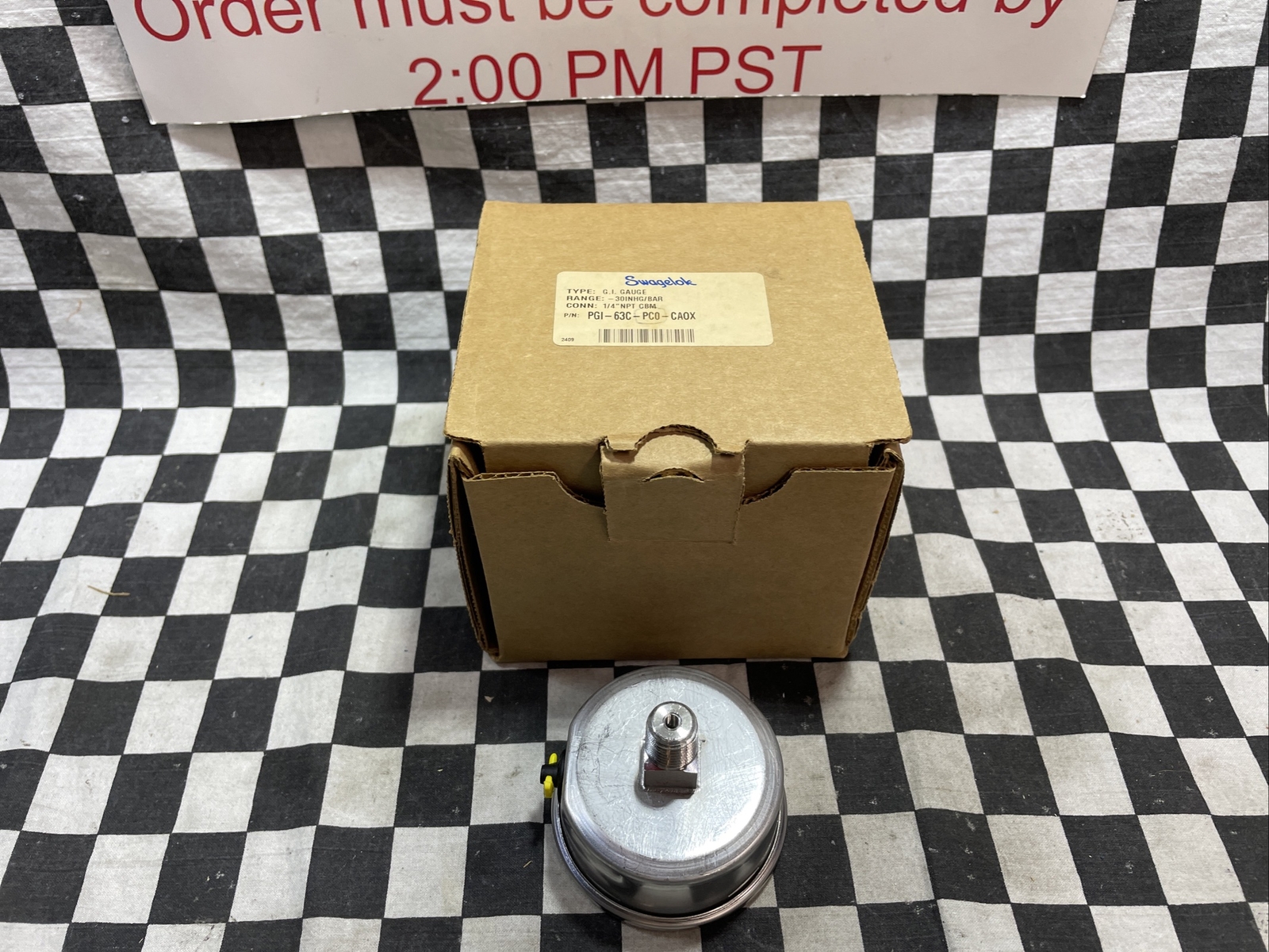 SWAGELOK Gauge 30INHG/BAR 1/4″ NPT, PGI-63C-PC0-CA0X, PGI-63C-PCO-CAOX #131V9