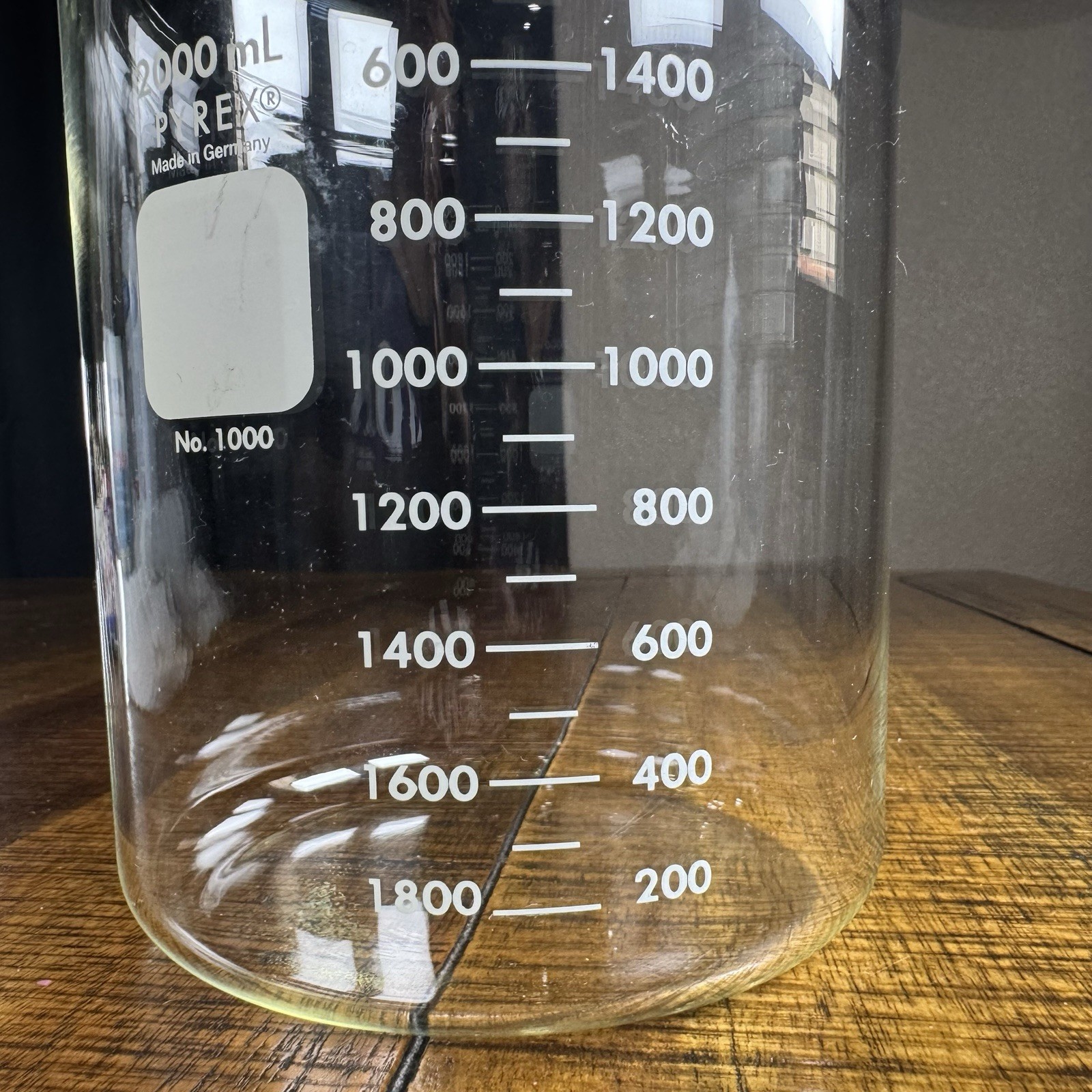 PYREX Glass 2000mL Low Form Dual Scale Graduated Griffin Beaker #1000