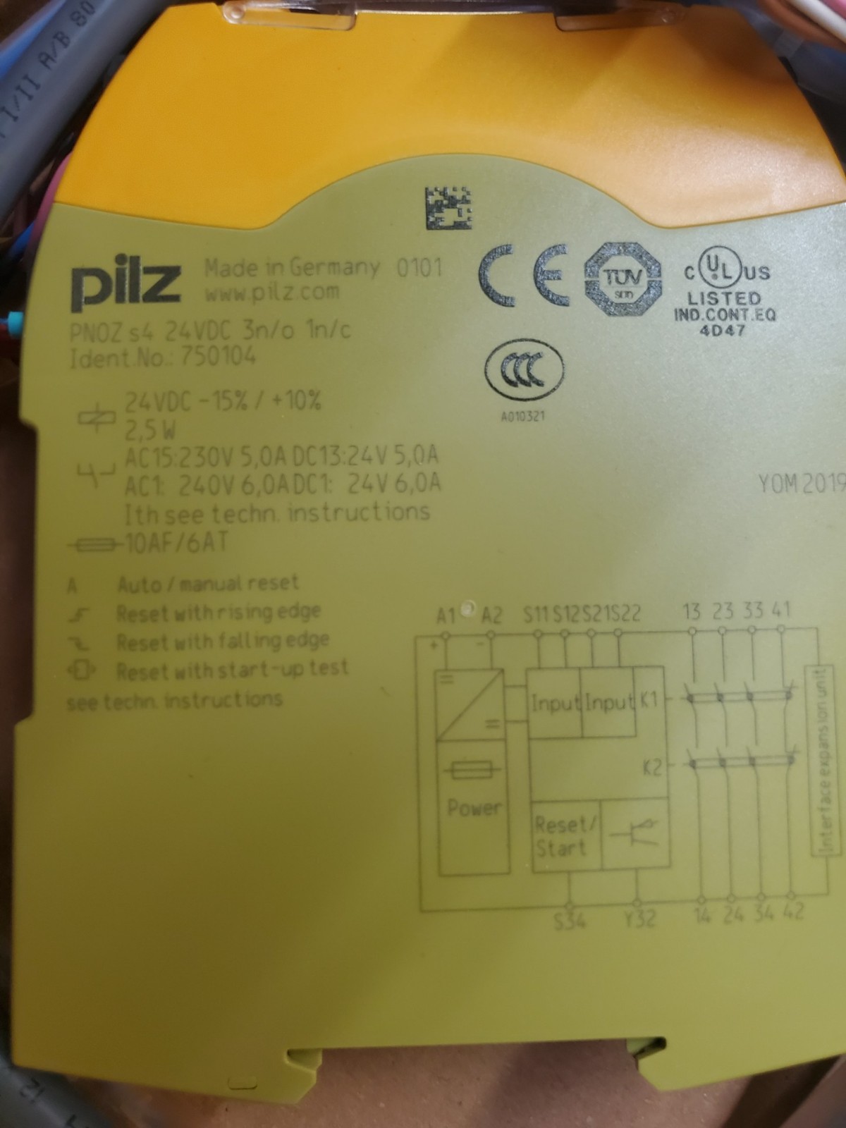 Pilz PNOZ-S4-24VDC-3N/O-1N/C Safety Relay