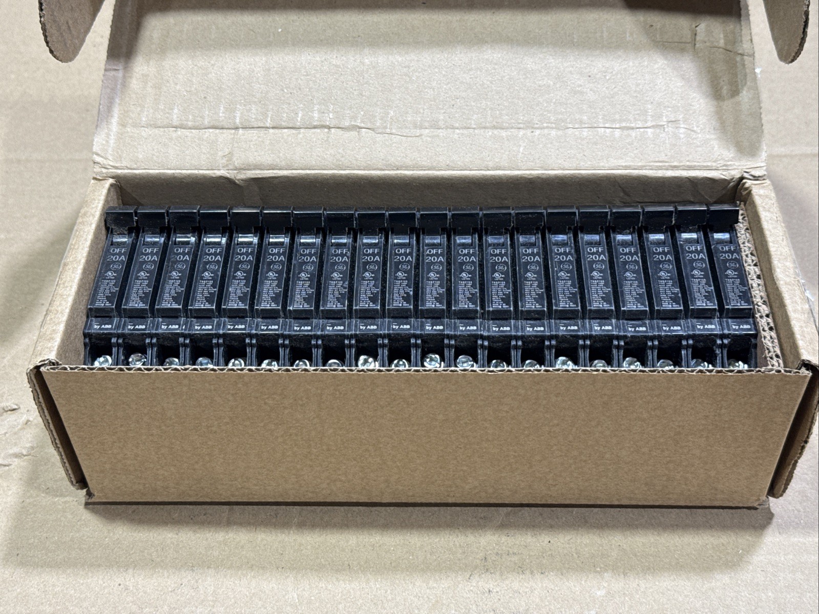 LOT OF 20 GE Thin Series Circuit Breaker 1-Pole 20-Amp THQP120 New