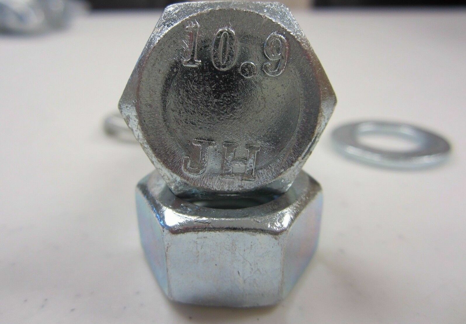 575 PCS 10.9 Metric Hex Bolt, Nut & Washer Assortment Zinc Plated