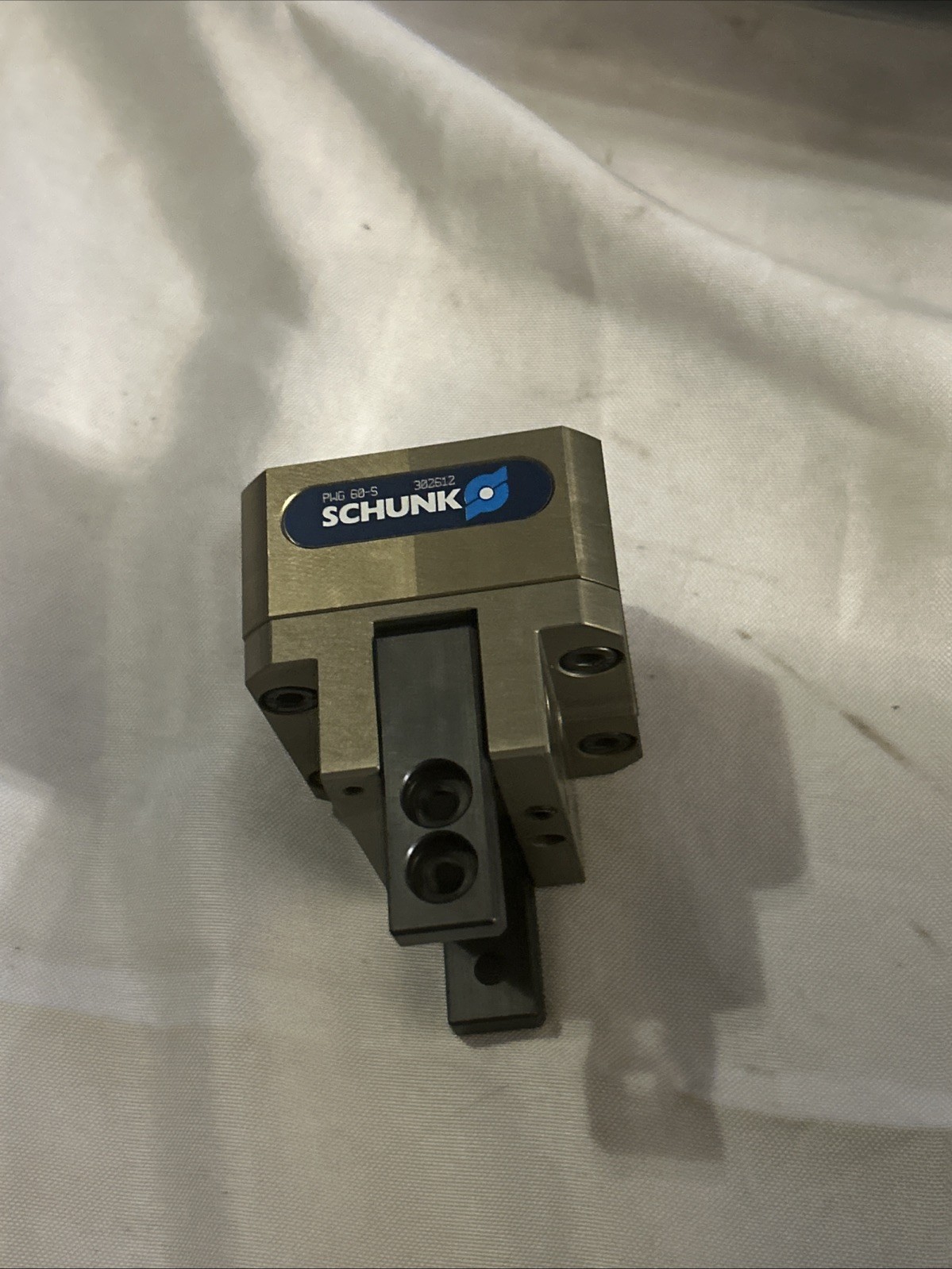 Schunk 302612 PWG 60-S Pneumatic Angular Gripper (MC4)