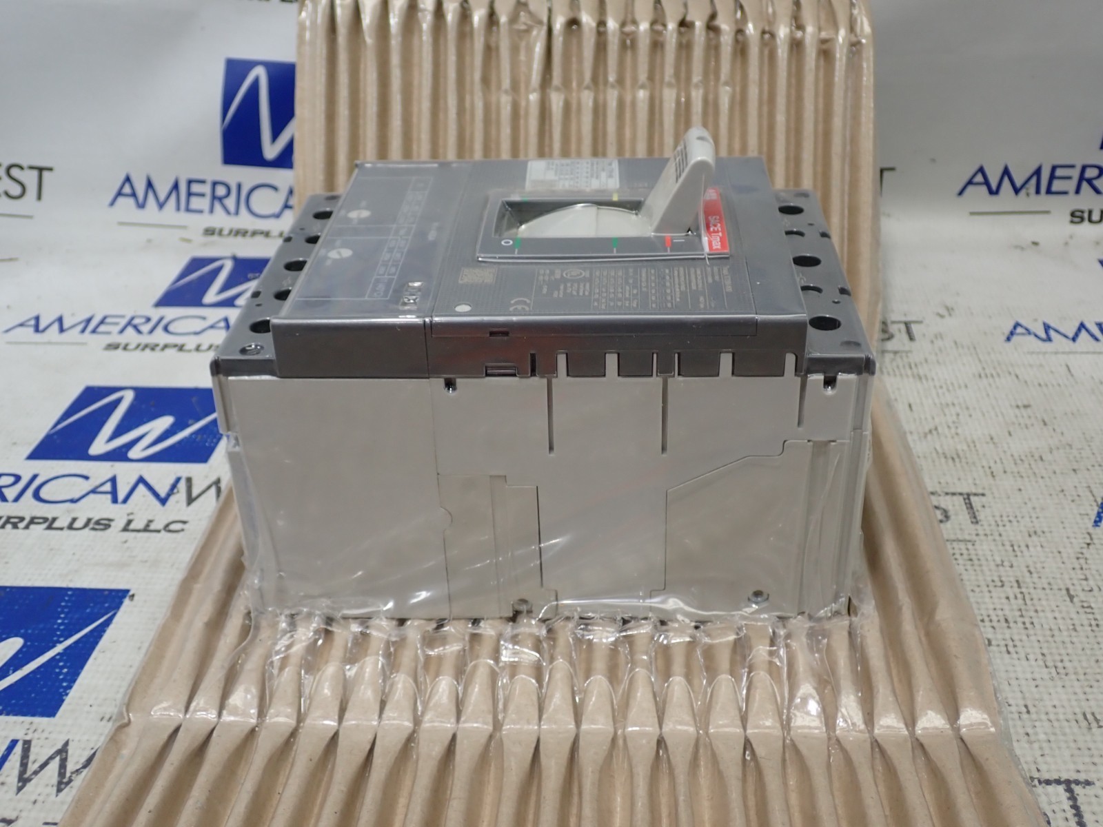 NEW ABB XT5NU340ABFF000XXX SACE TMAX XT5 N 400 3P 600V Circuit Breaker 35kA@480