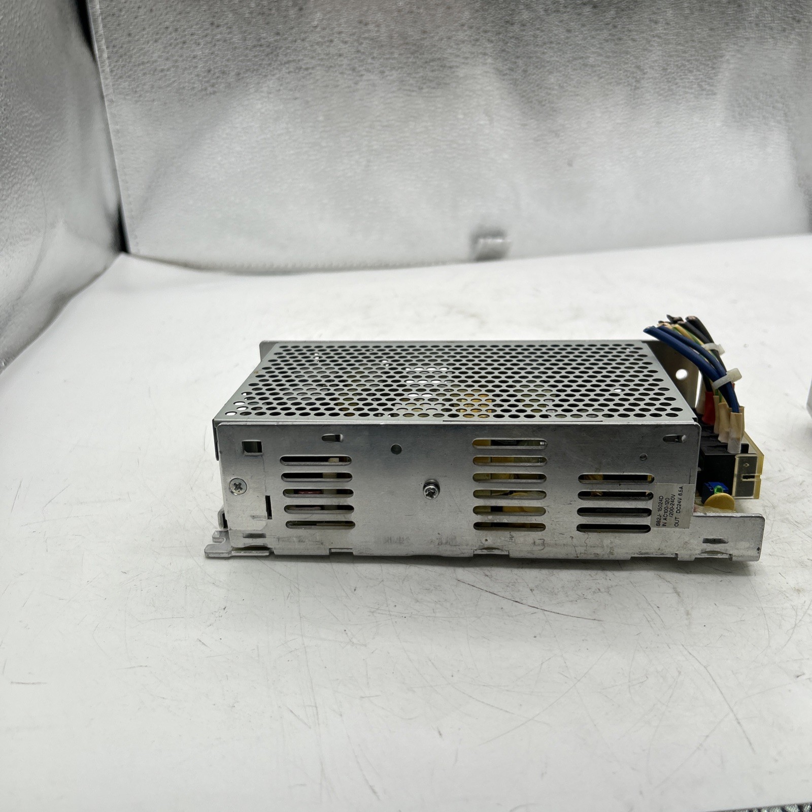 OMRON S82J-15024D POWER SUPPLY AC100-120/200-240V 50/60HZ 3.5/2.1A See Pics