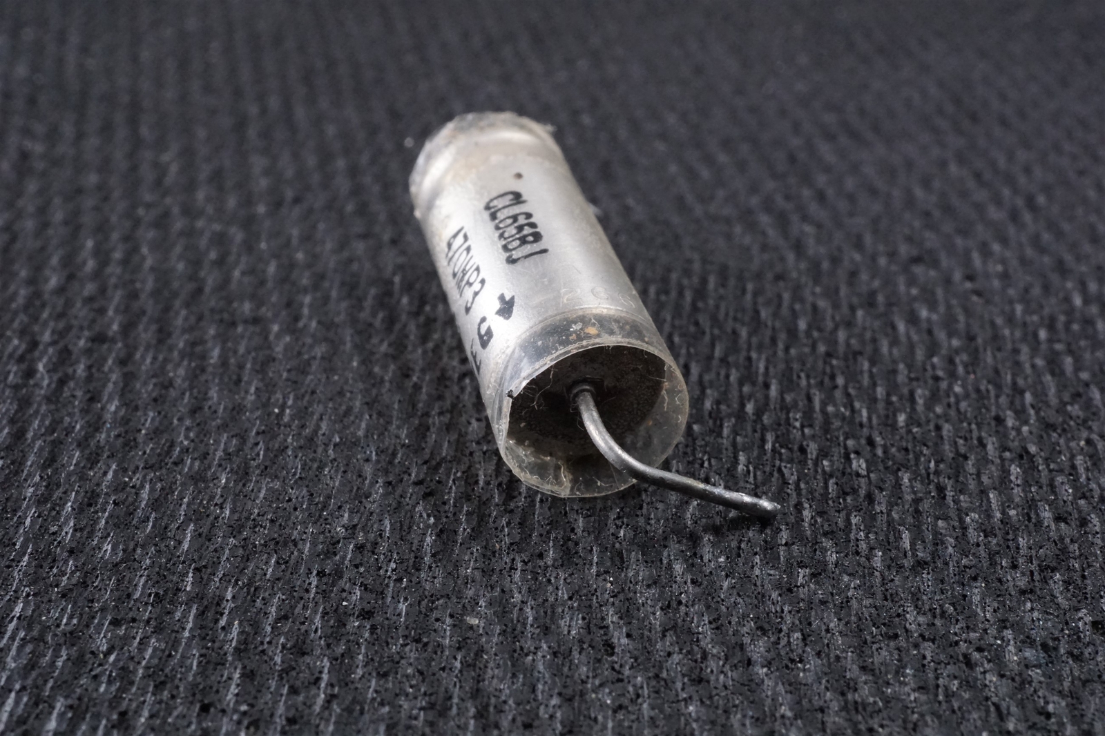 CL65BJ470MP3 GE Wet Tantalum Capacitor 50V 47uF 20% Axial *USED*