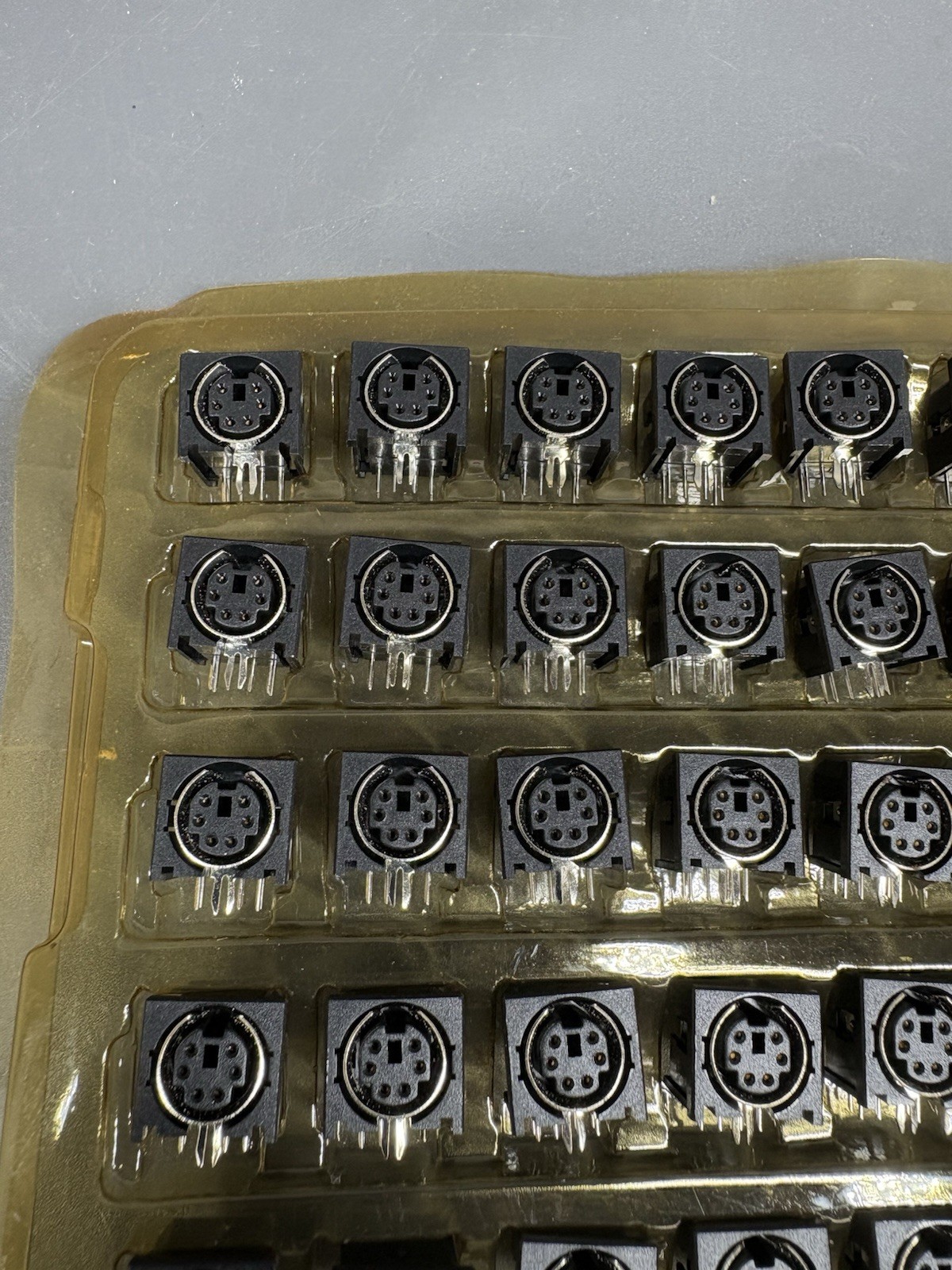 Lot of 100 Mini-DIN 8 Pin Female Panel Mount Connectors PCB Through Hole Socket