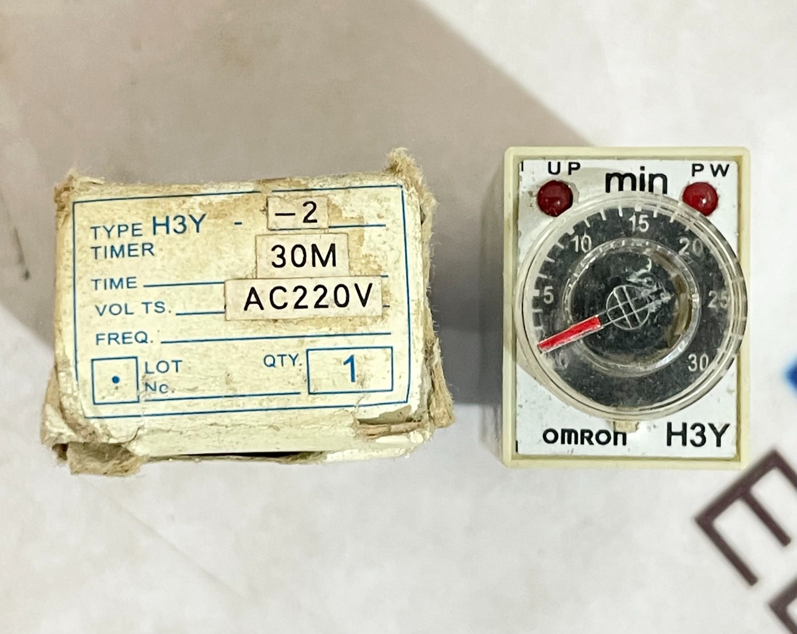 OMRON H3Y-2 SOLID STATE POWER ON DELAY TIMER 0-30MIN 220VAC FREE FAST SHIPPING