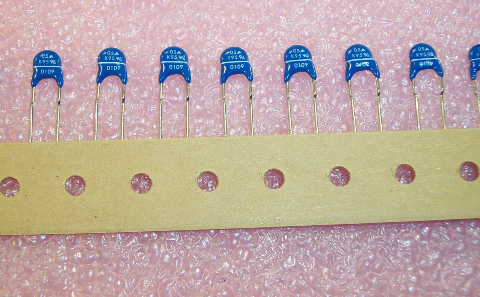 QTY (25) S05K95 EPCOS 5mm 95V METAL OXIDE VARISTORS 05K95
