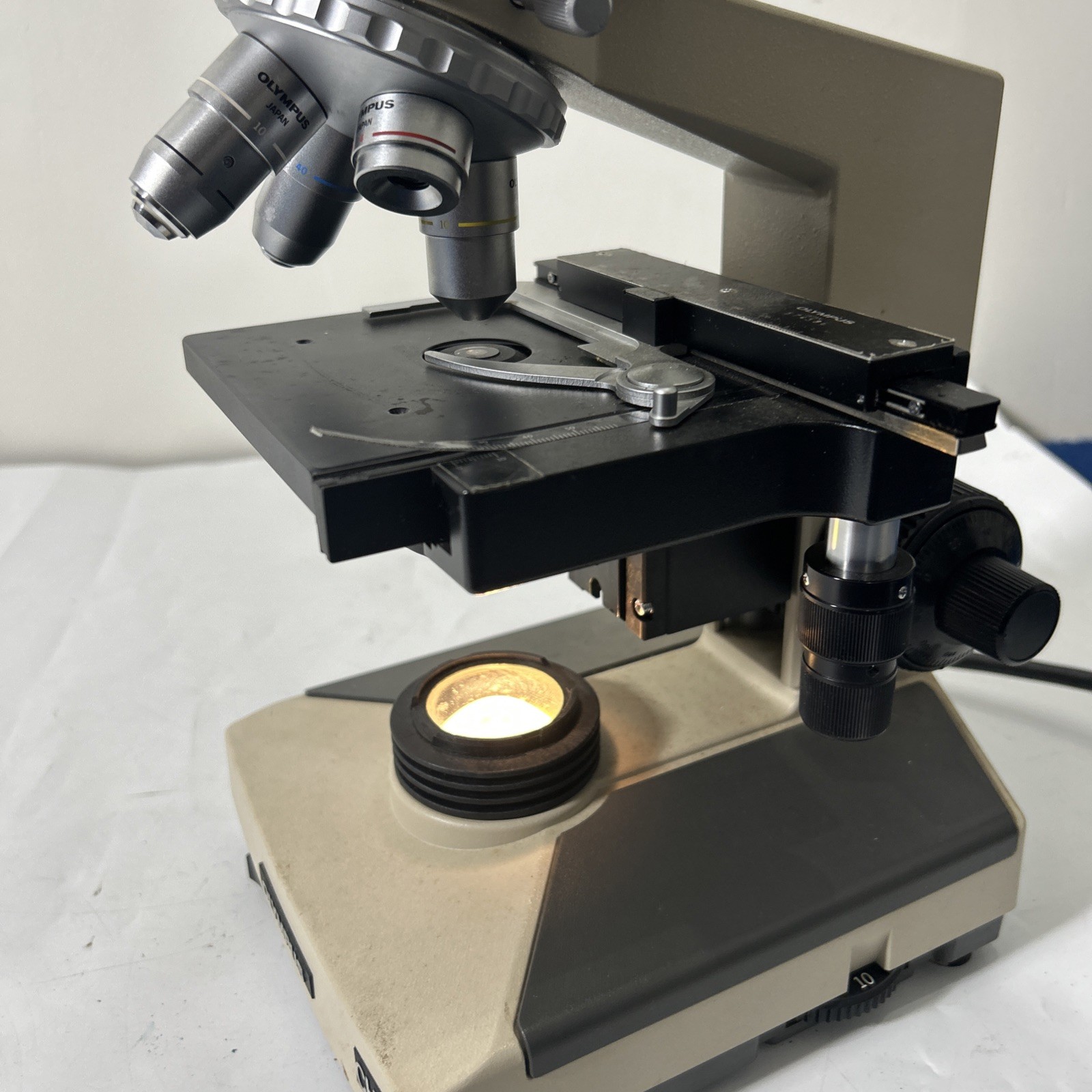 Olympus CH-2, CHT Microscope with objectives 4 X 10X 40X 100X (INV09)