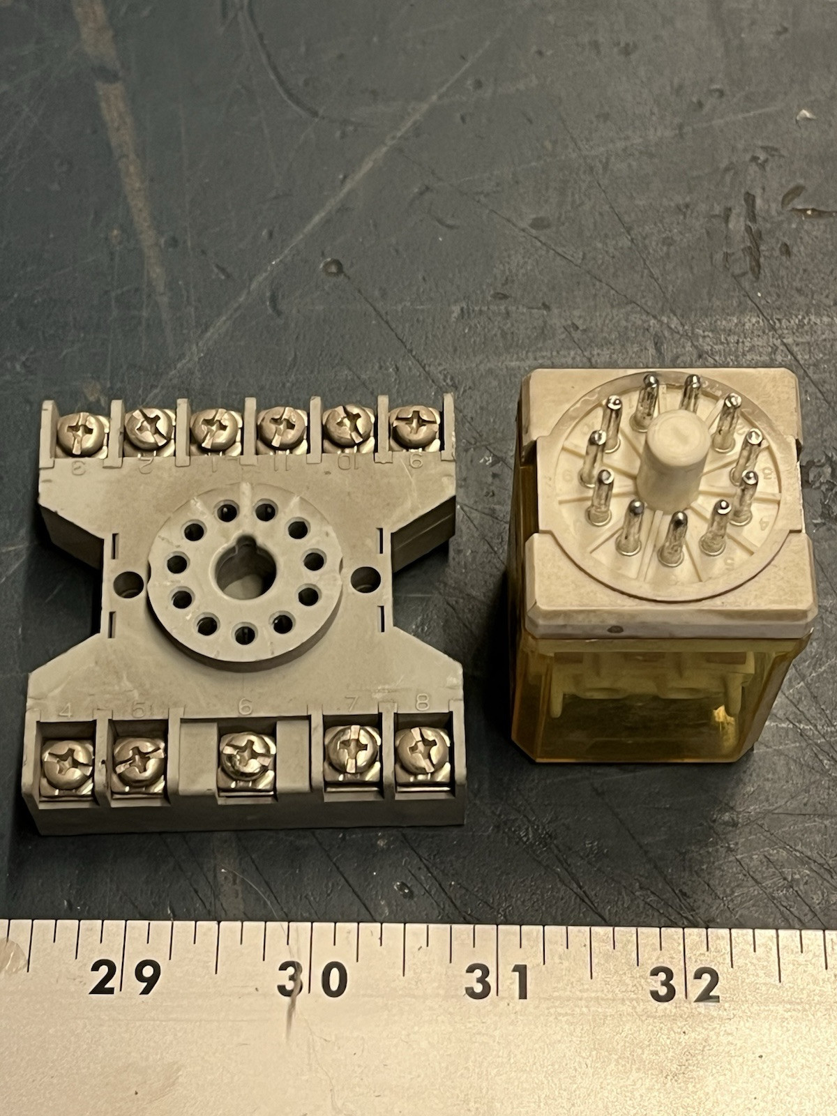 IDEC RR3PA-ULAC120V Relay AC 120V 50/60Hz 10A