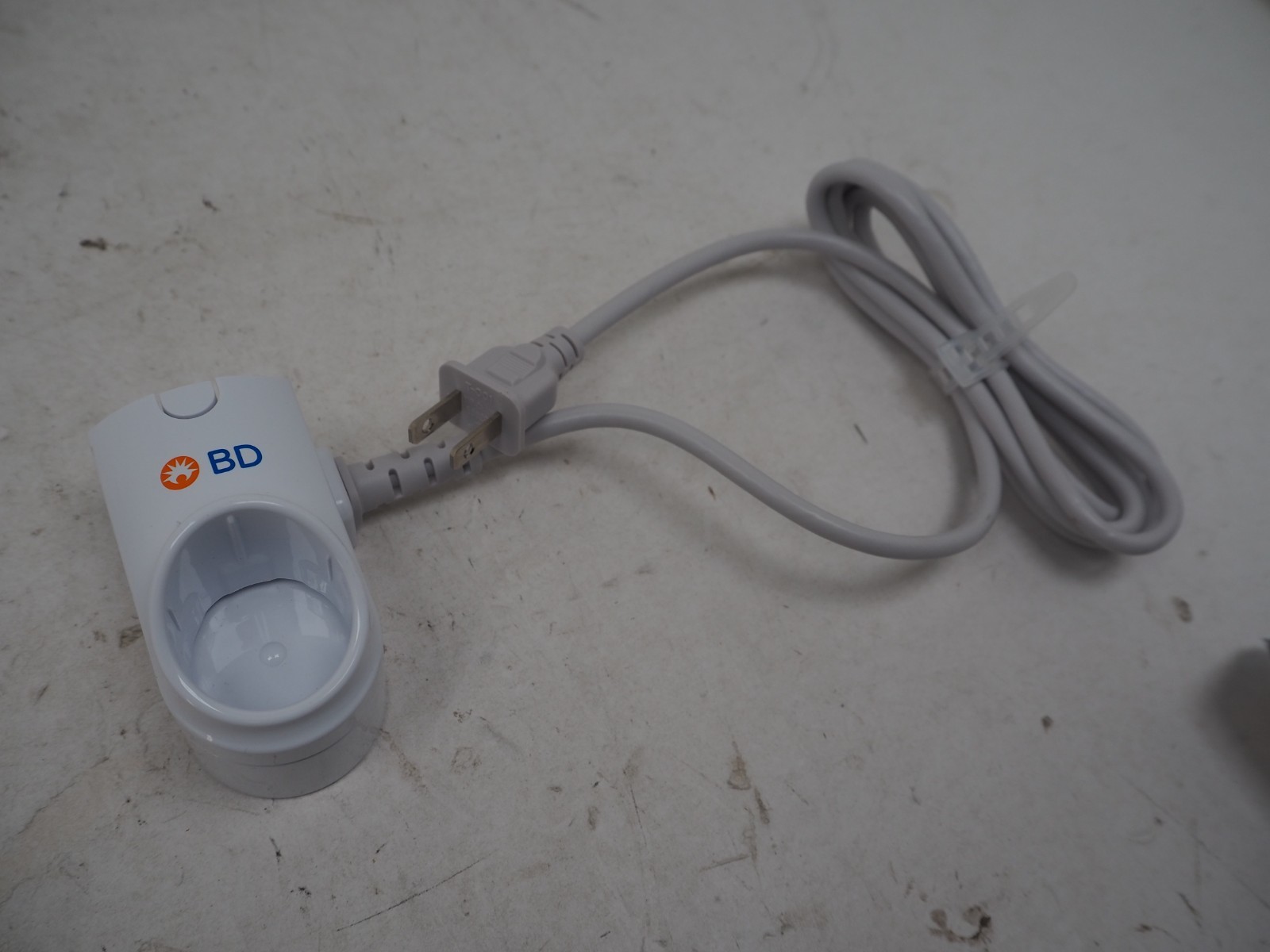 BD 5513E Surgical Clipper with Charger & 9 Blades – Fast Free Shipping