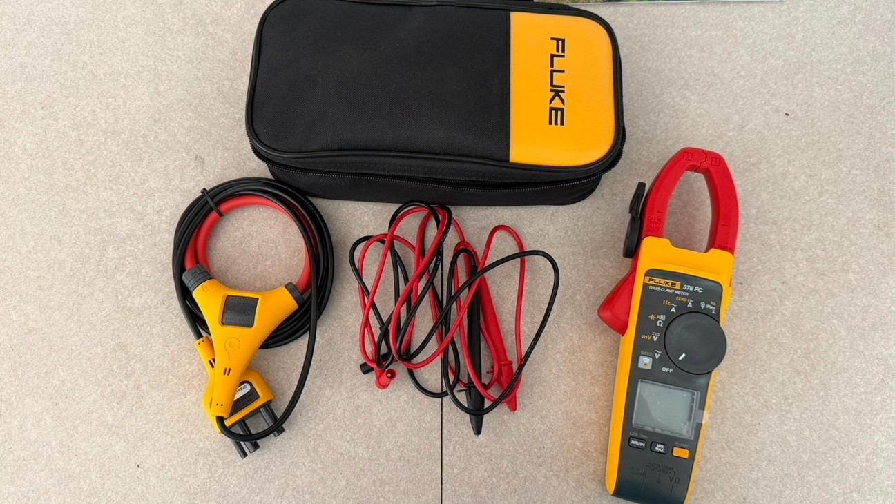Fluke 374 FC 600 Amp AC & DC True RMS Clamp Meter with Bluetooth