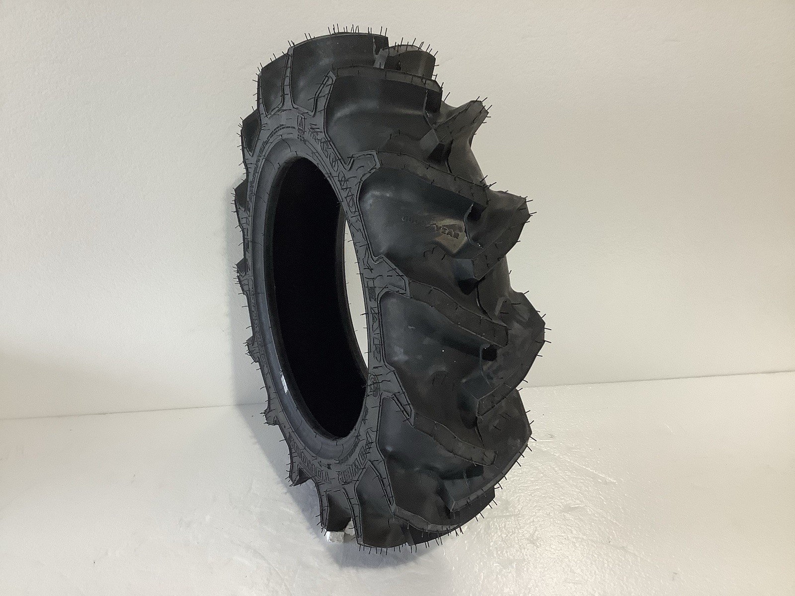 New 7.2-16 Goodyear Power Torque R-1 Tractor Tire 8 ply TL 42P833GY