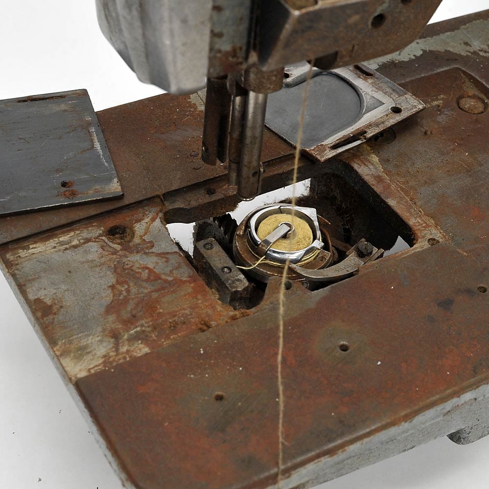 Singer 211G165 Industrial Sewing Machine Head 211G165 Leather Missing Parts